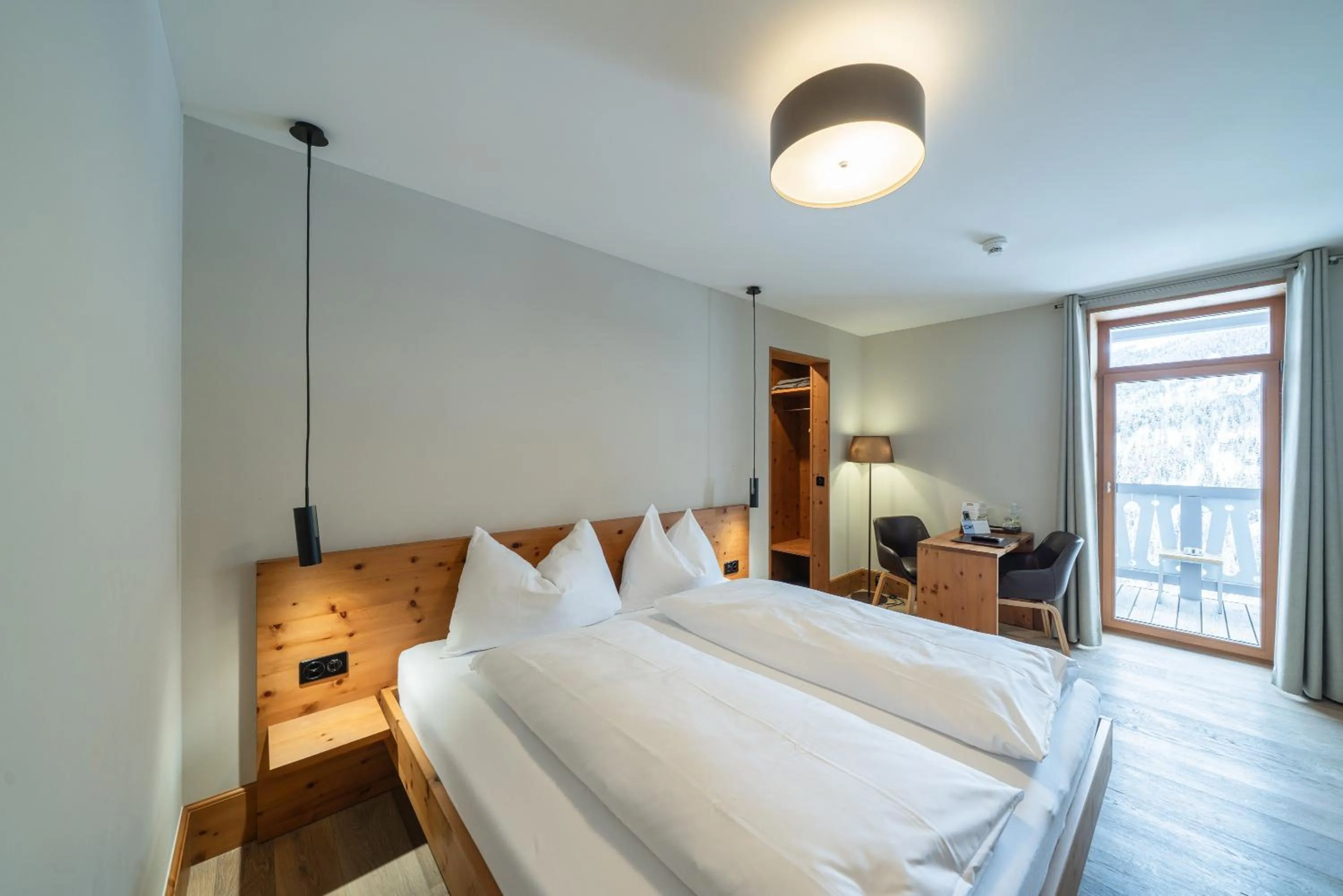 Photo of the whole room, Bed in The Alpina Mountain Resort