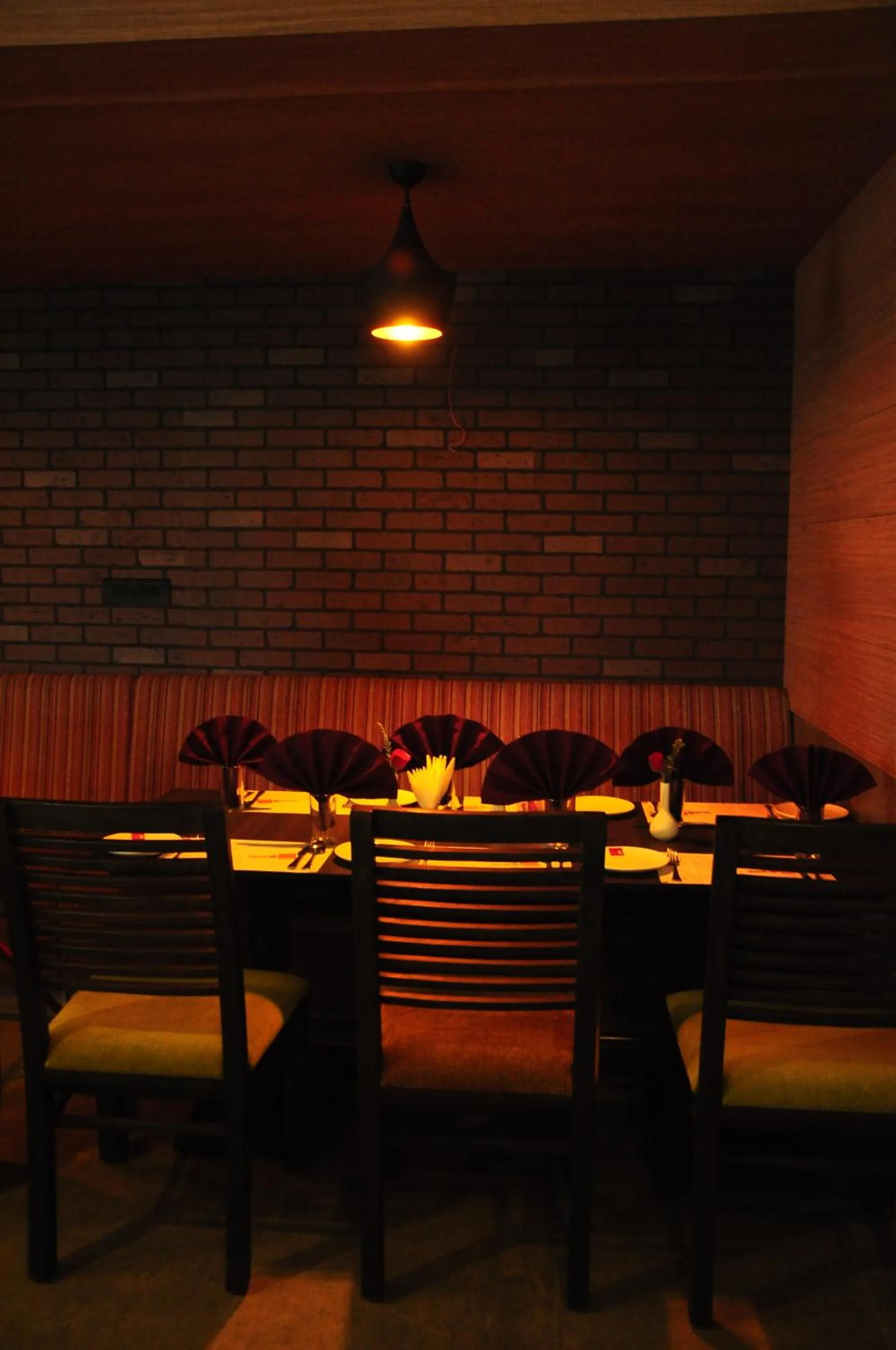 Restaurant/places to eat in Hotel Atrium