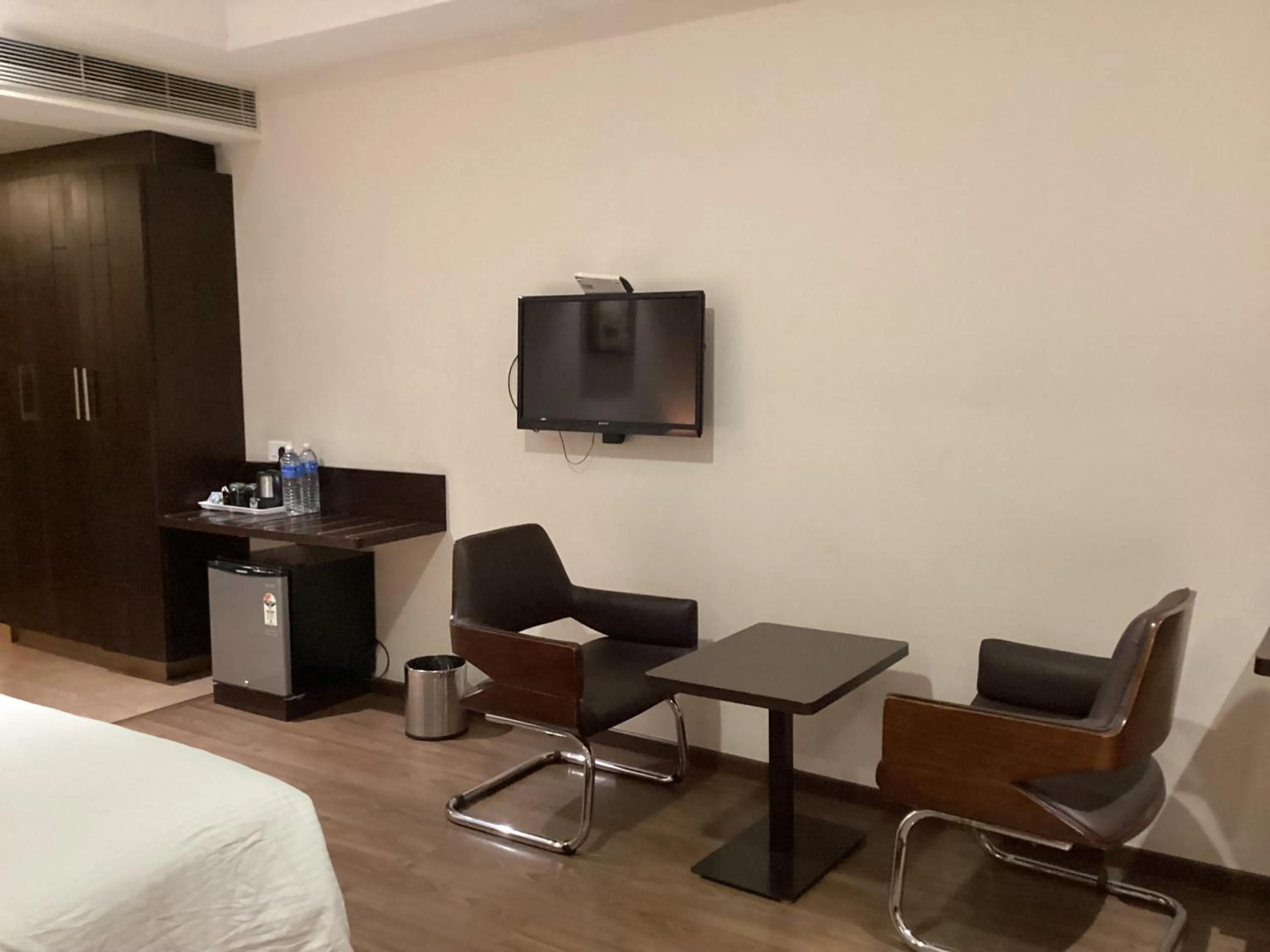 Dining area, Bed in Hotel Atrium