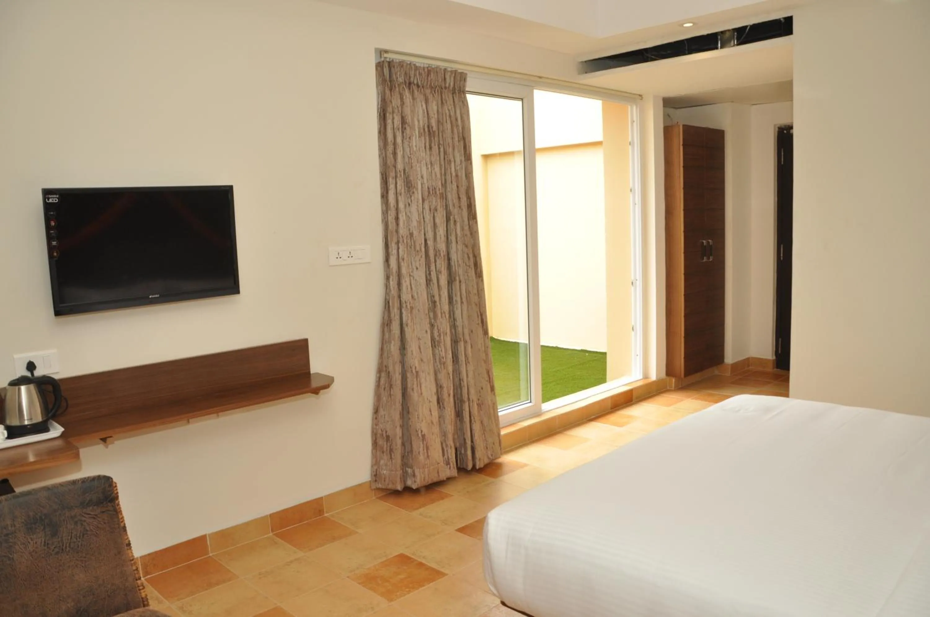 Day, Bed in Hotel Atrium