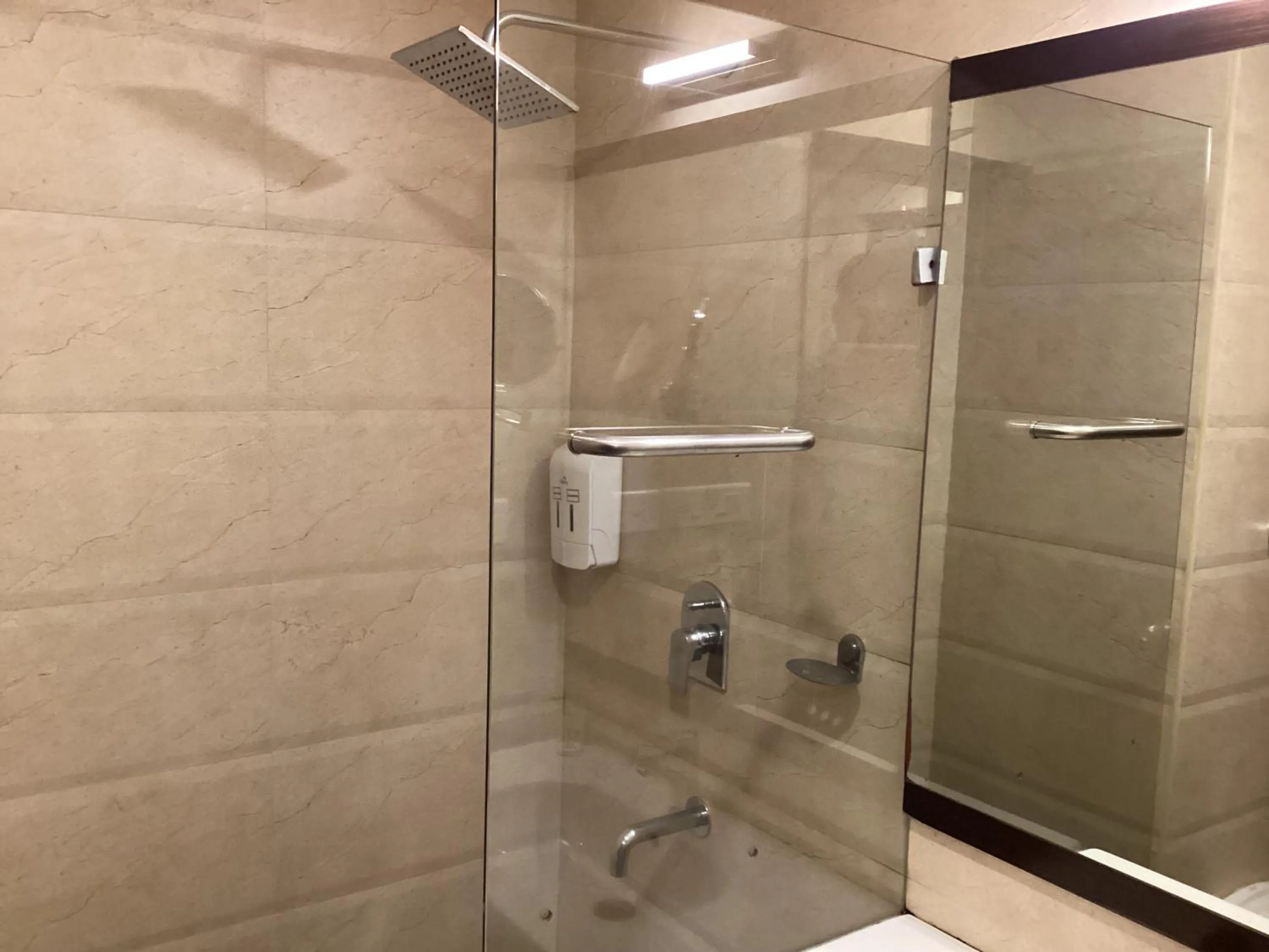 Bathroom in Hotel Atrium