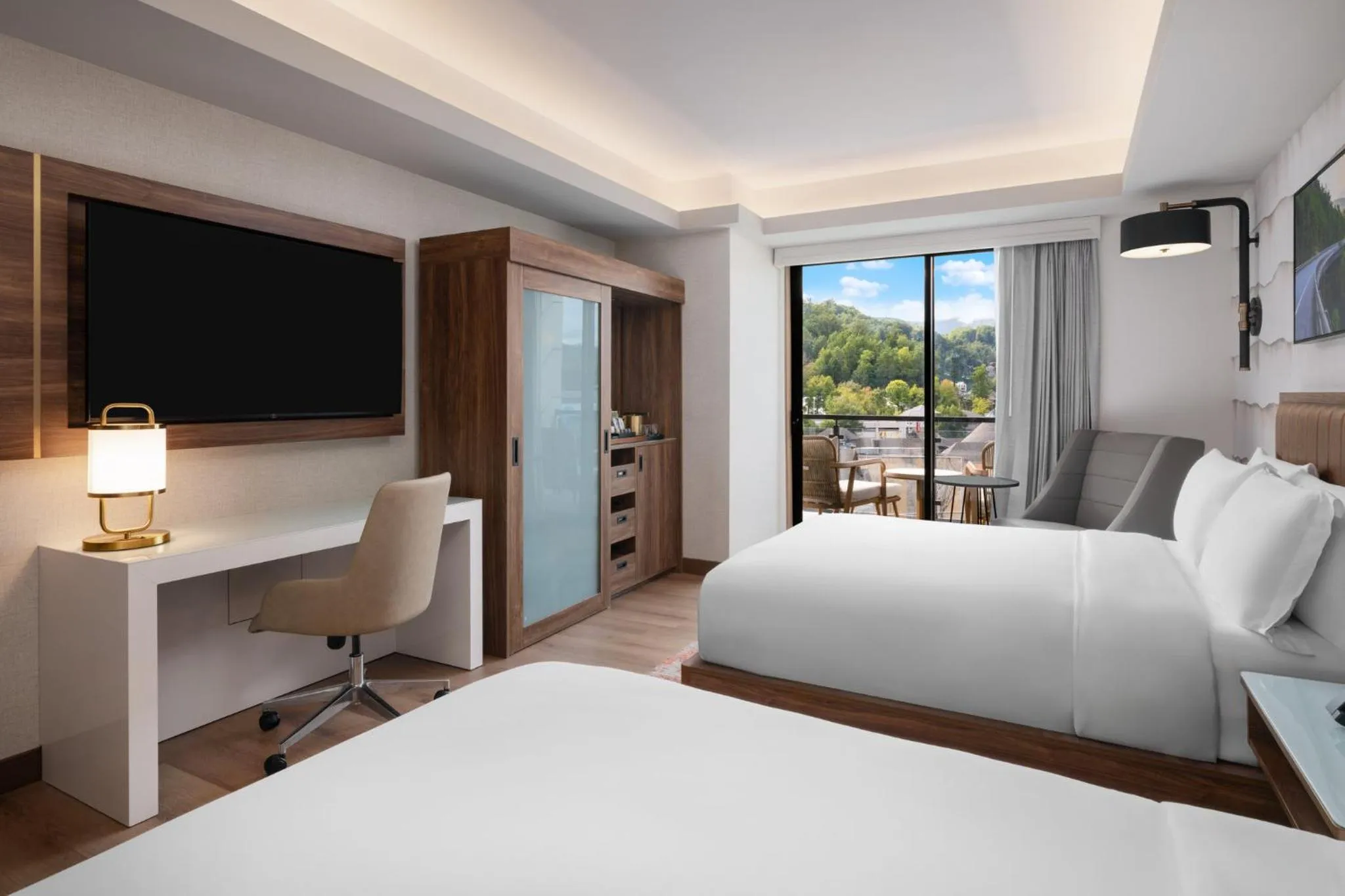 Photo of the whole room, Bed in Hotel Indigo Gatlinburg Downtown by IHG