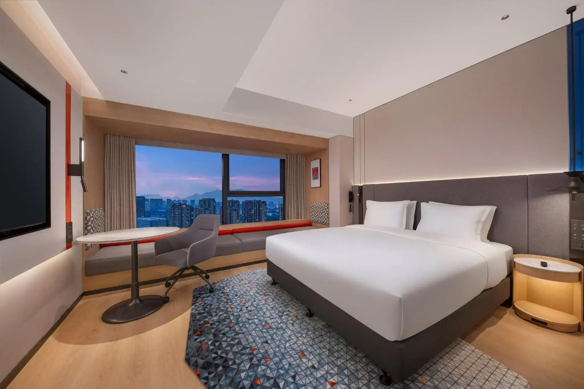 Standard King Room with Extra Floor Space in Holiday Inn Express Rizhao Oriental Colorful City Standard King Room with Extra Floor Space in Holiday Inn Express Rizhao Oriental Colorful City