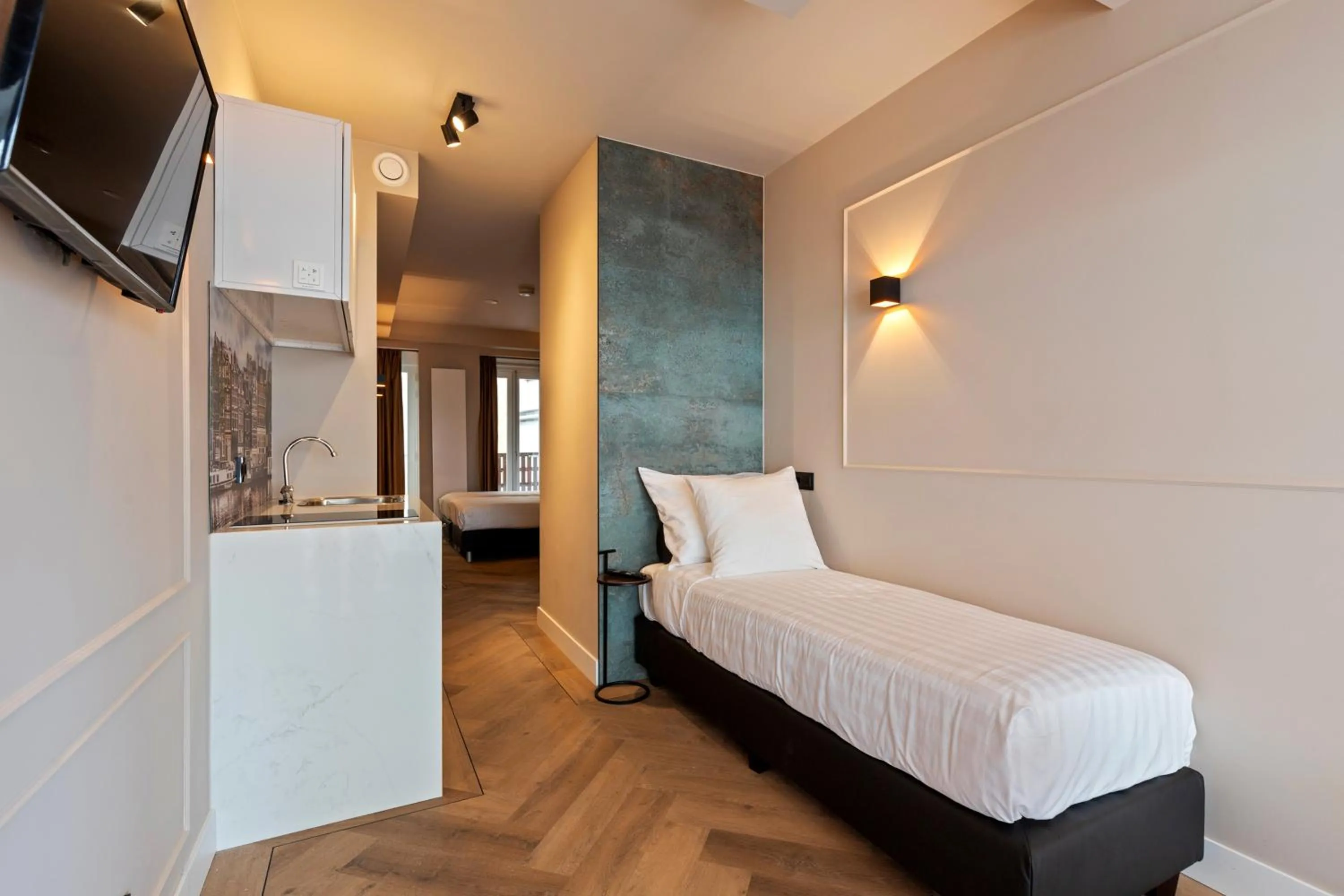 Bed in Midtown Hotel Studio Extra