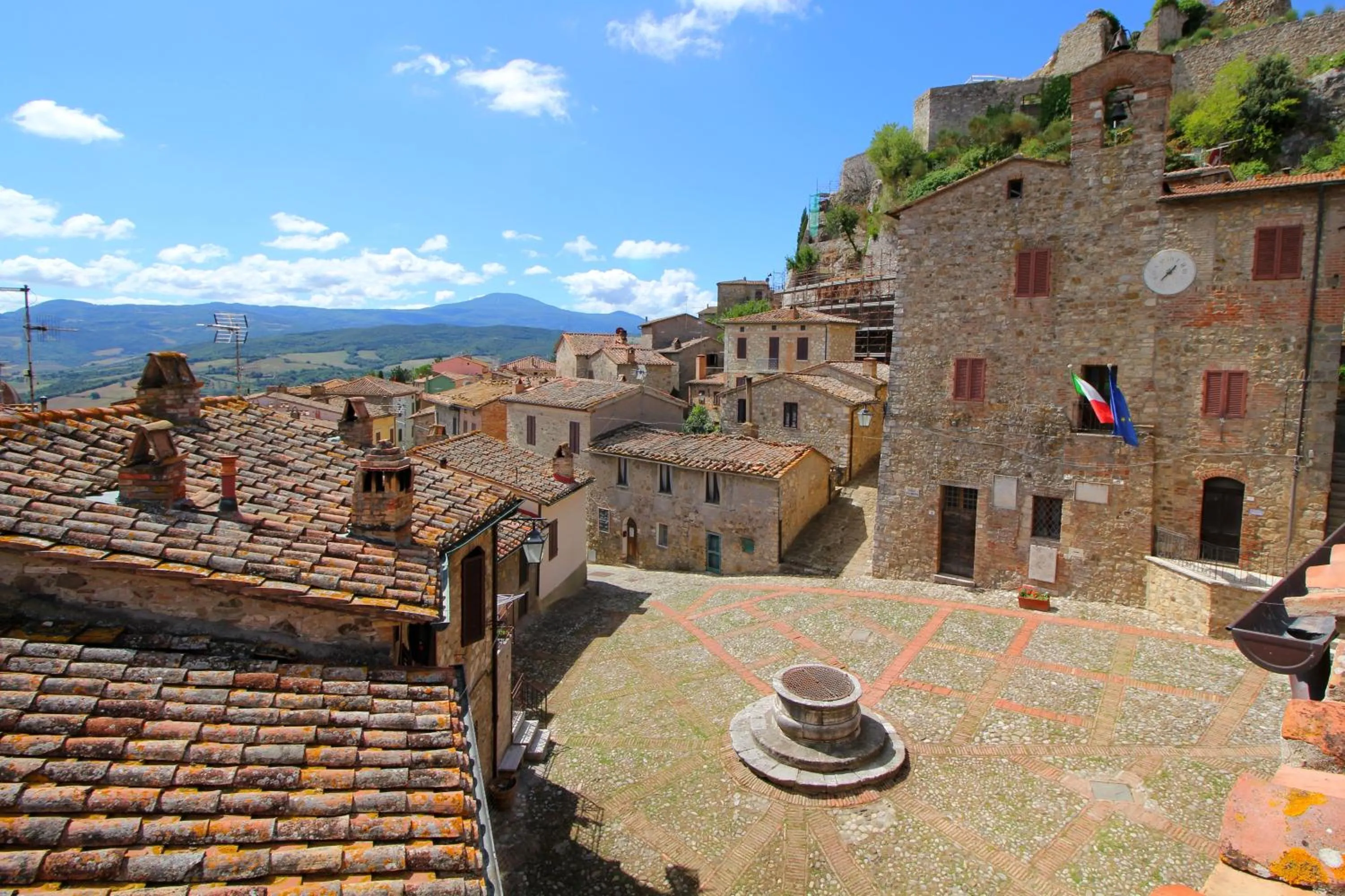 Summer in La Terrazza sulla Val d'Orcia
