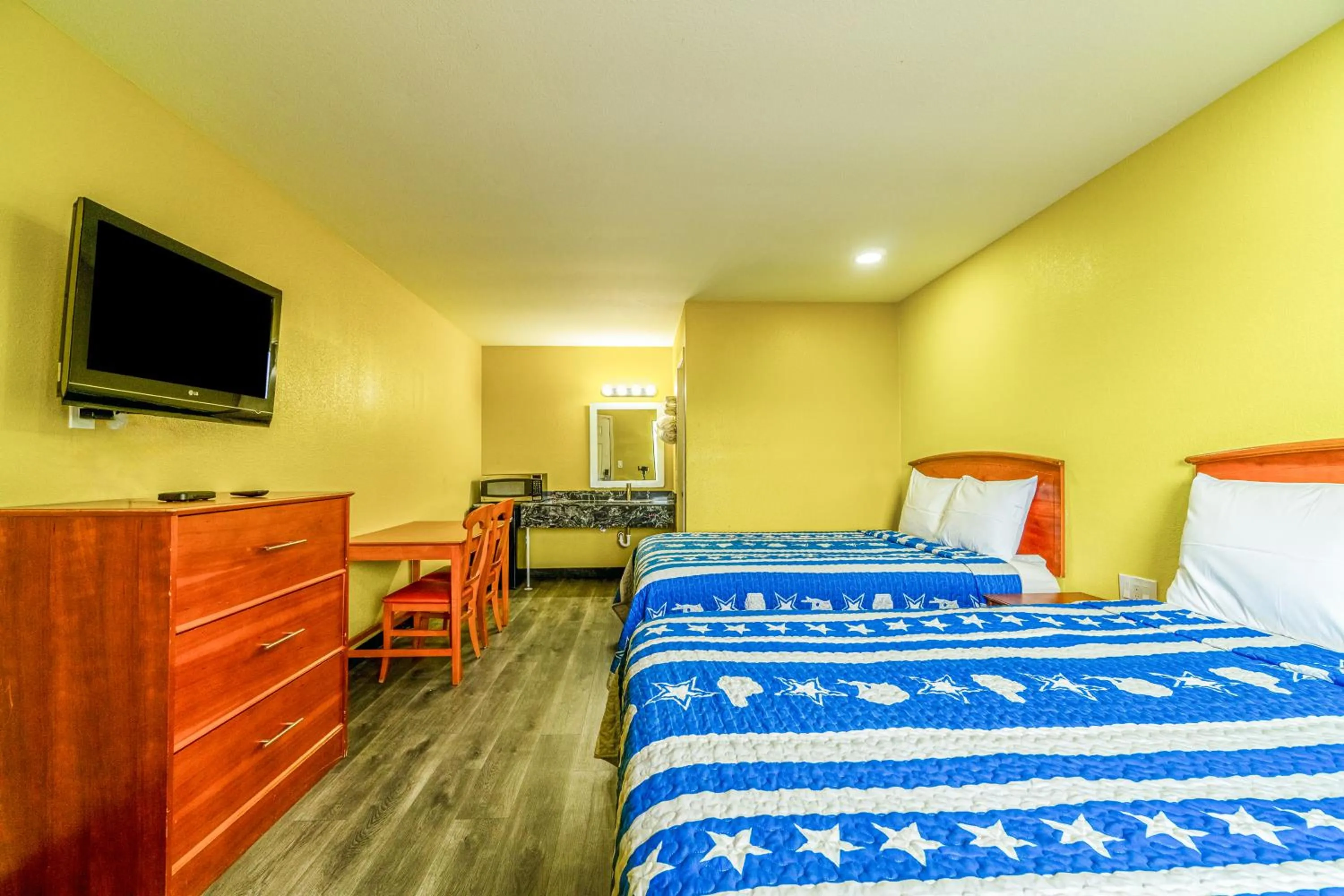 Bedroom, Bed in Regency Inn By OYO Rockdale TX