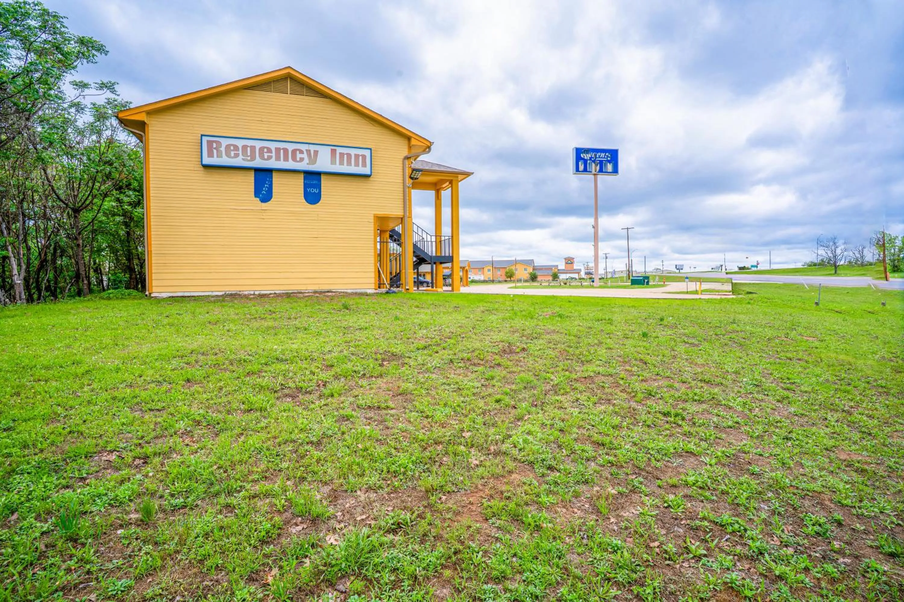 Property building in Regency Inn By OYO Rockdale TX