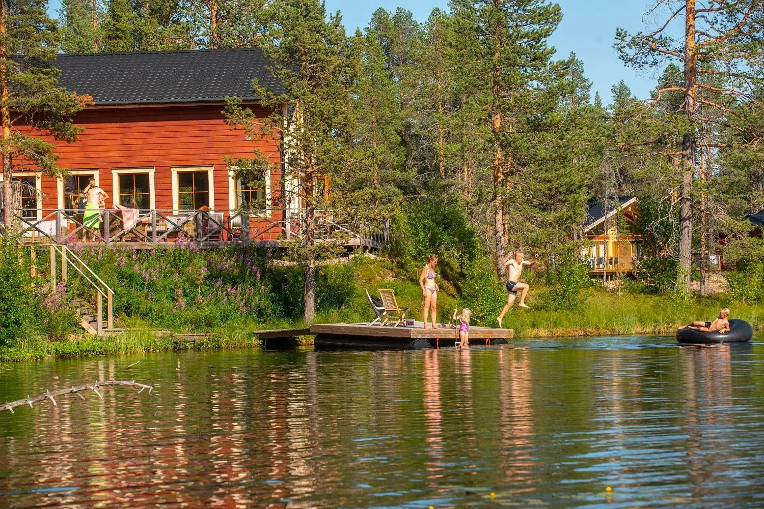 Property building in Pinetree Lodge