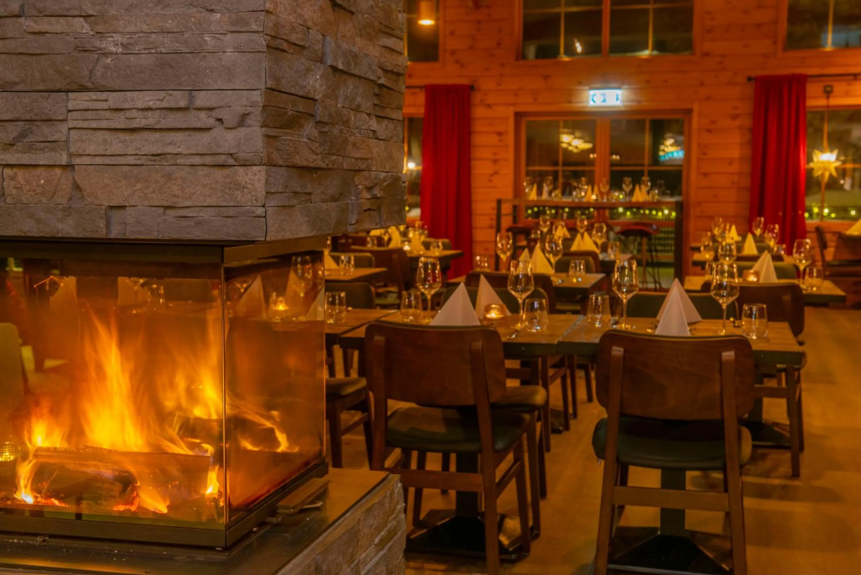 Restaurant/places to eat in Pinetree Lodge