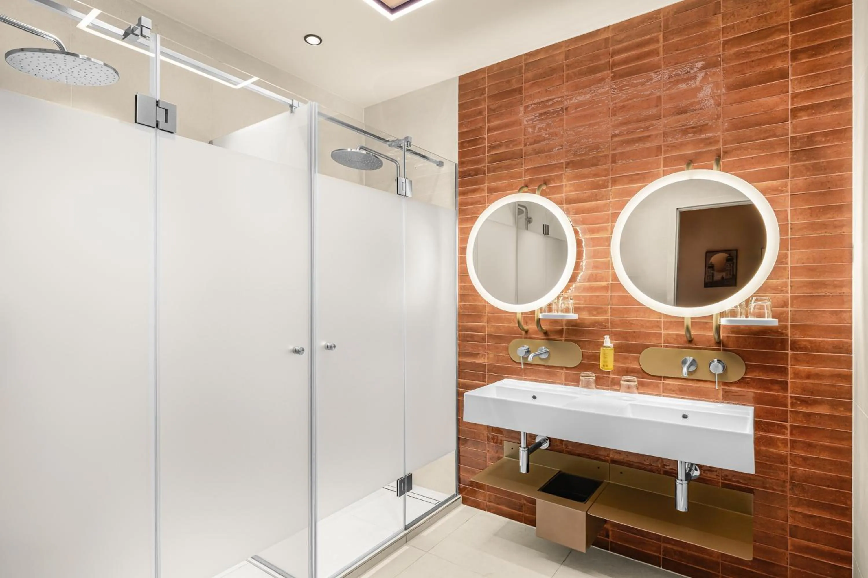 Bathroom in You Hotel Budapest - Handwritten Collection