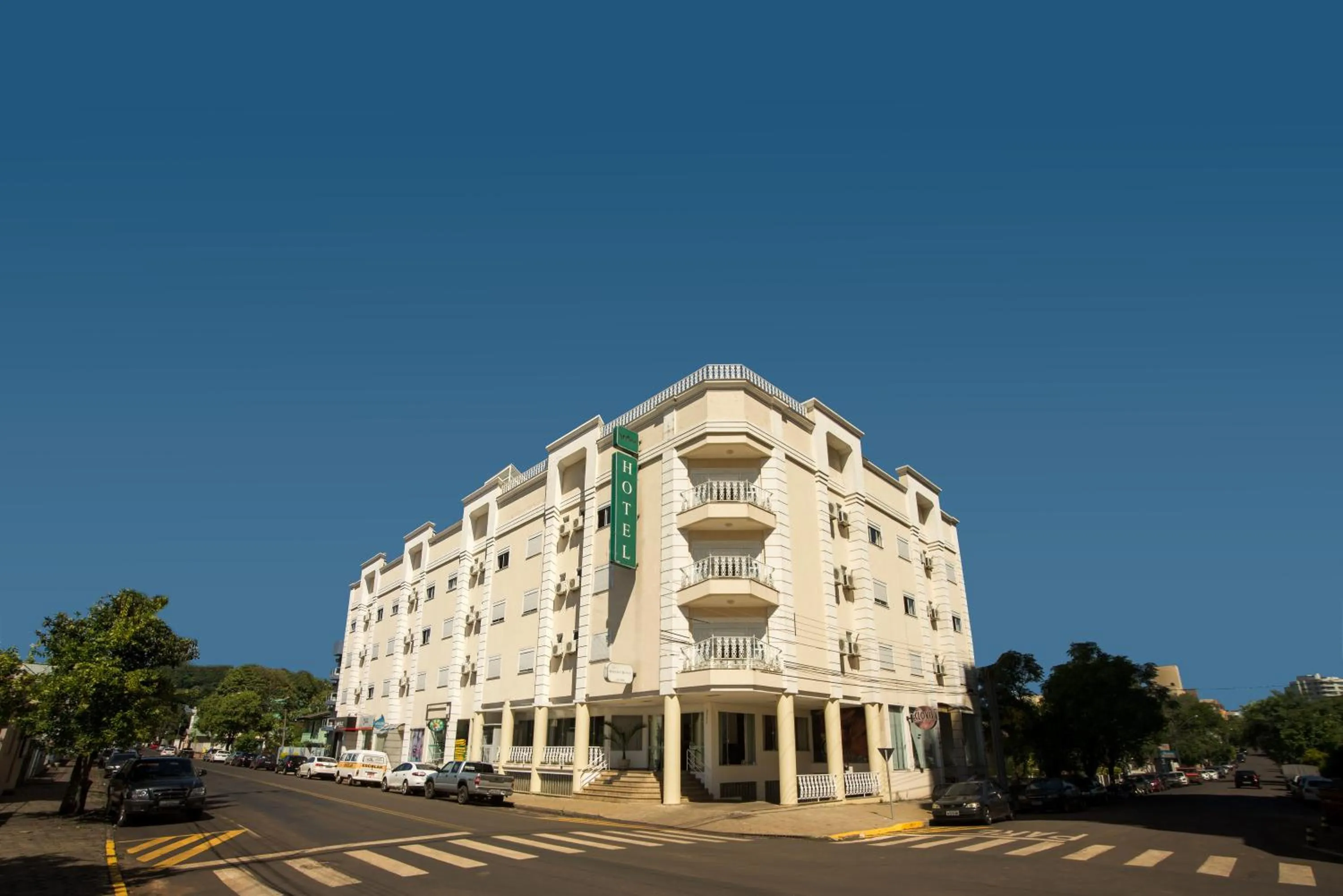Facade/entrance in Francisco Beltrão Palace Hotel