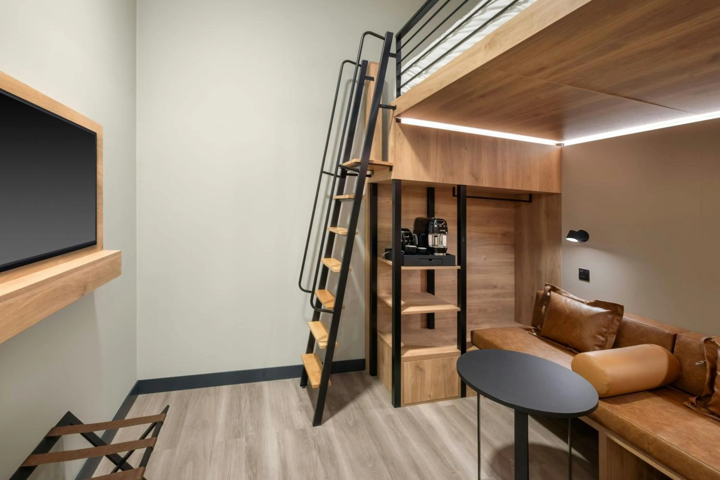 Photo of the whole room in Moxy London Piccadilly Circus