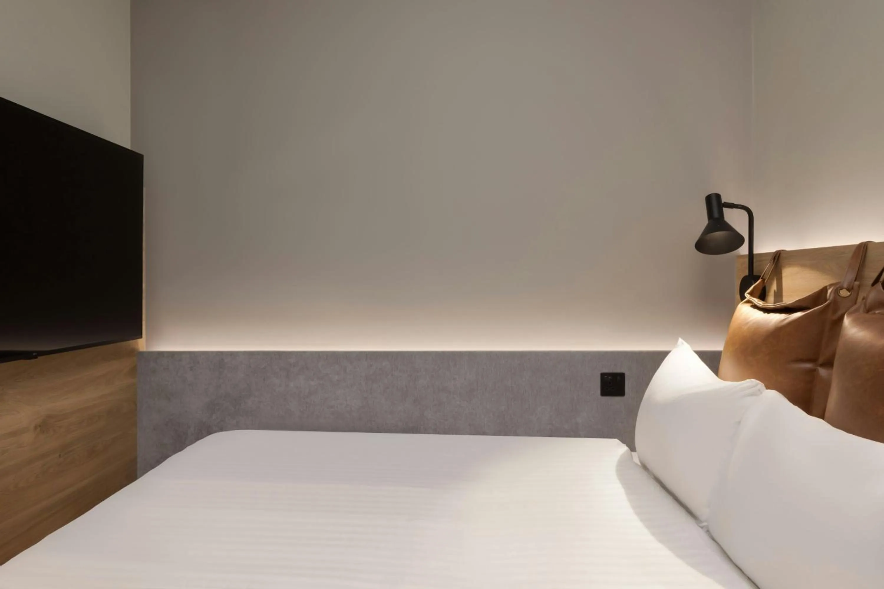 Photo of the whole room, Bed in Moxy London Piccadilly Circus