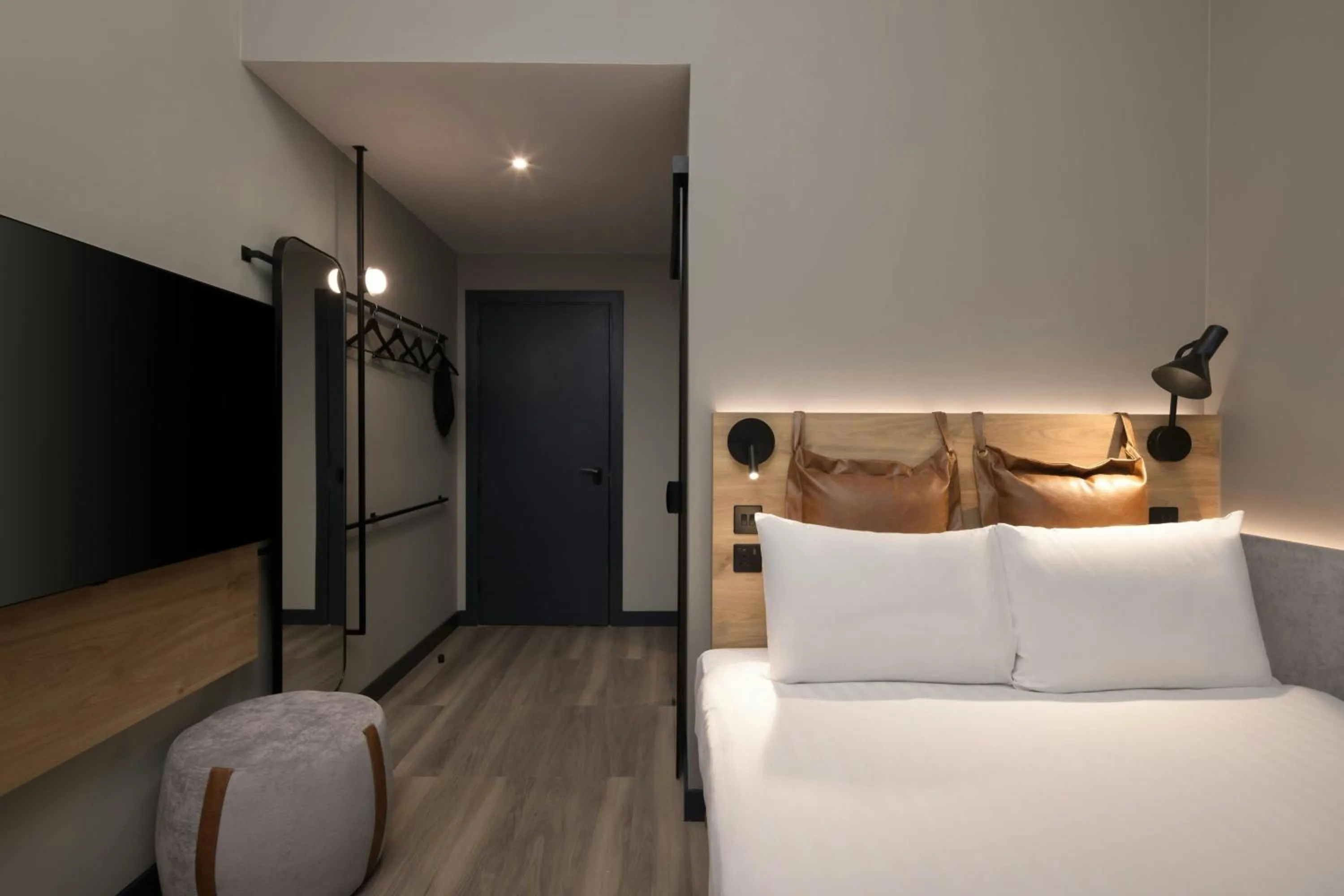Bedroom, Bed in Moxy London Piccadilly Circus