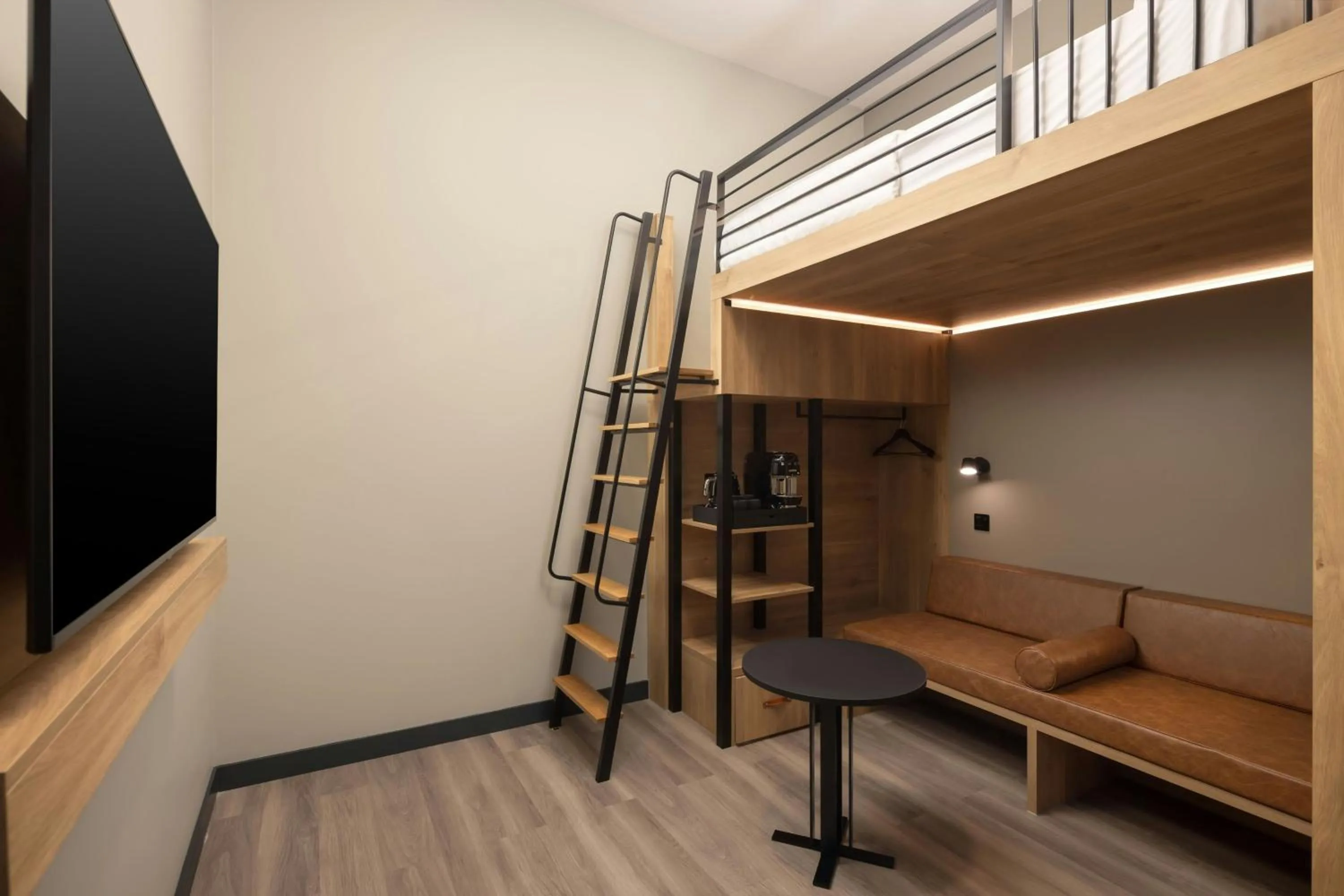 Photo of the whole room, Bed in Moxy London Piccadilly Circus