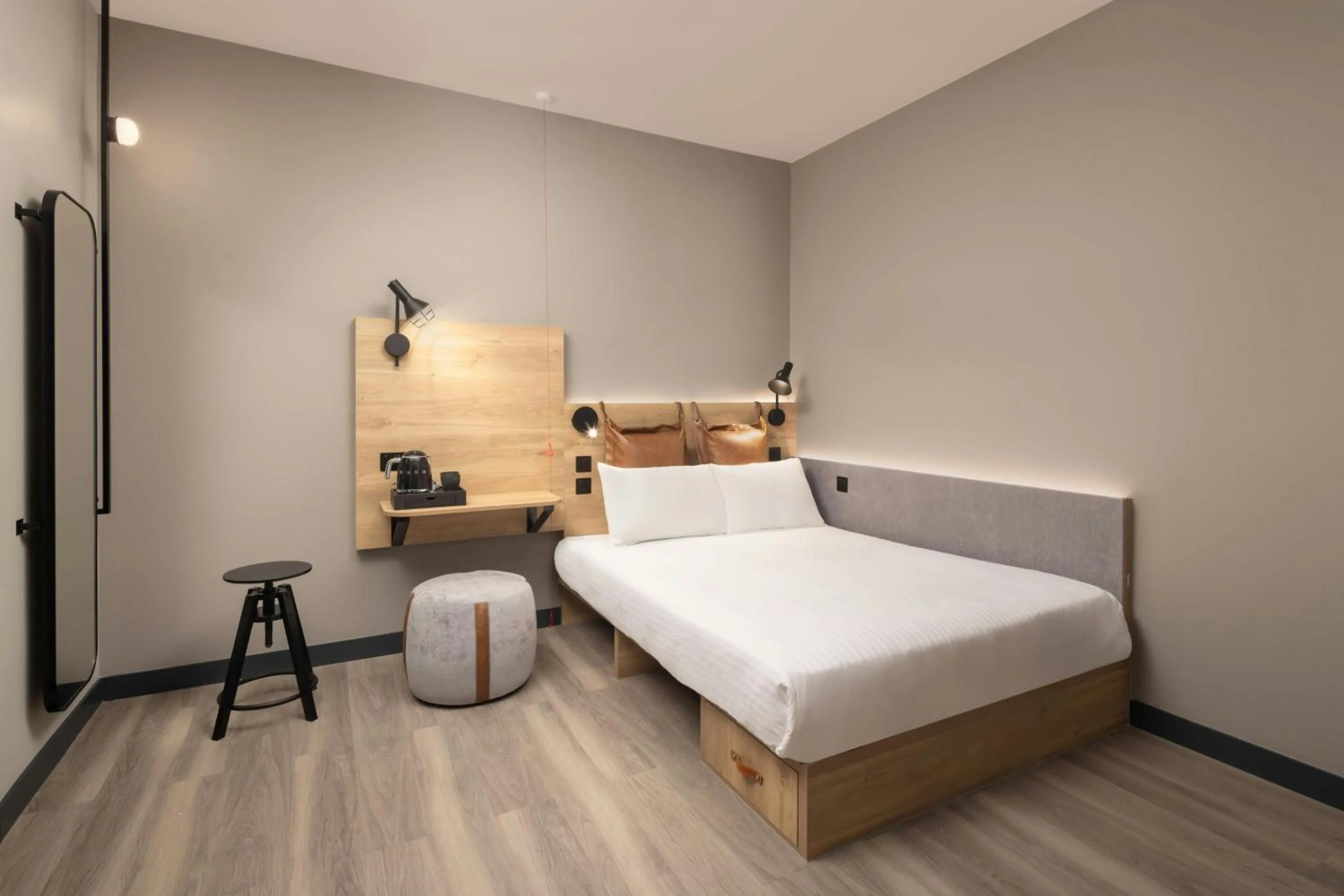Photo of the whole room, Bed in Moxy London Piccadilly Circus