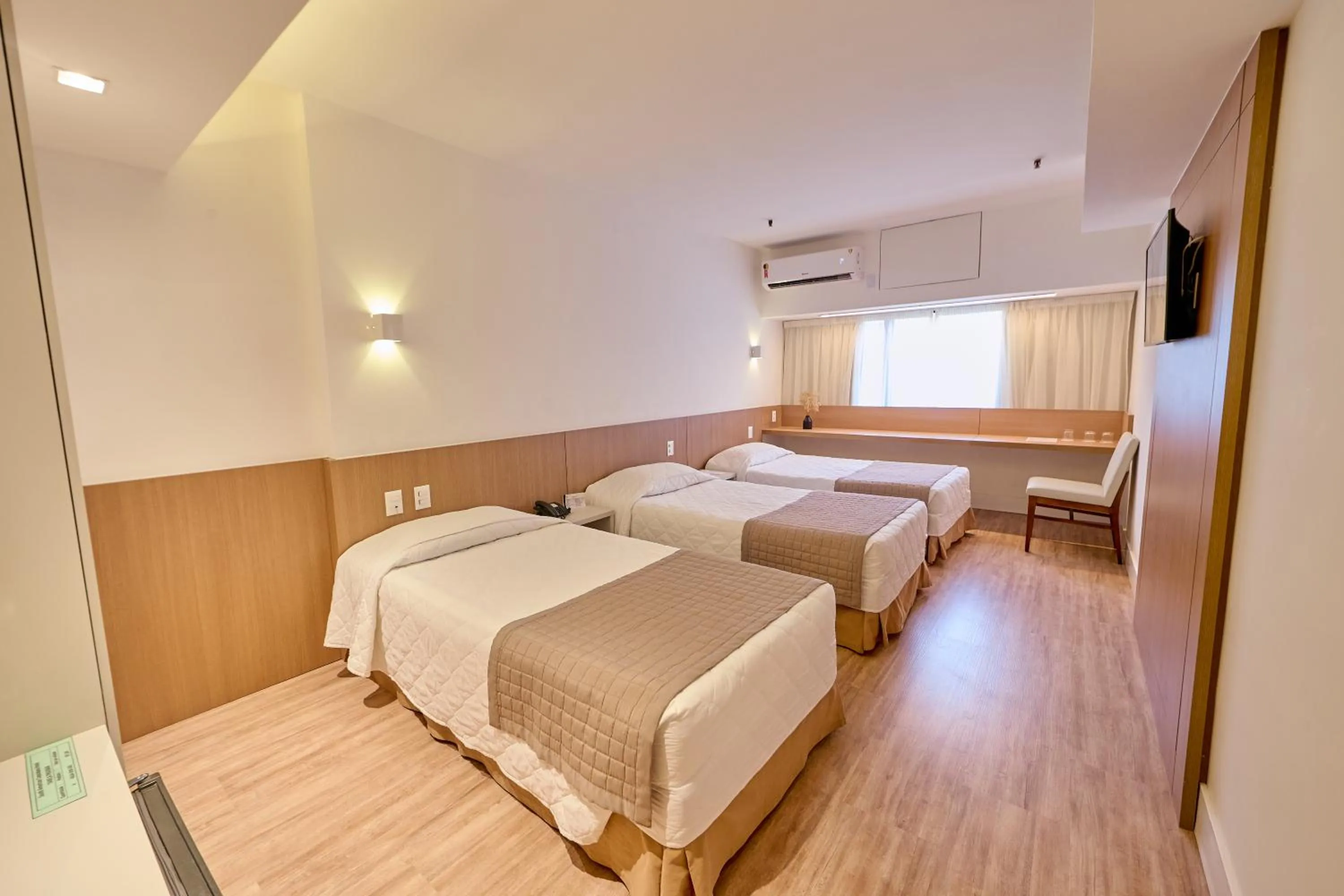 Bedroom, Bed in South American Copacabana Hotel