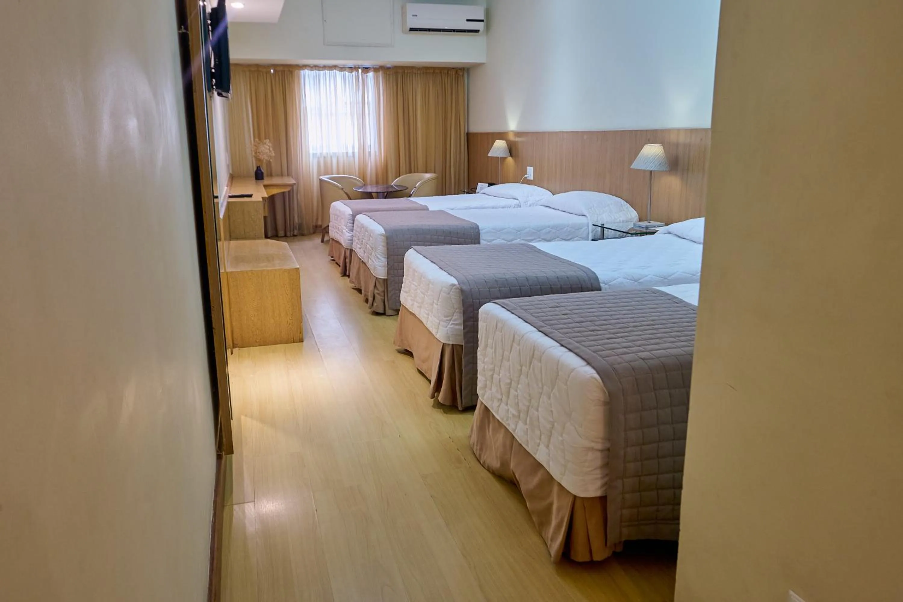 Bedroom, Bed in South American Copacabana Hotel