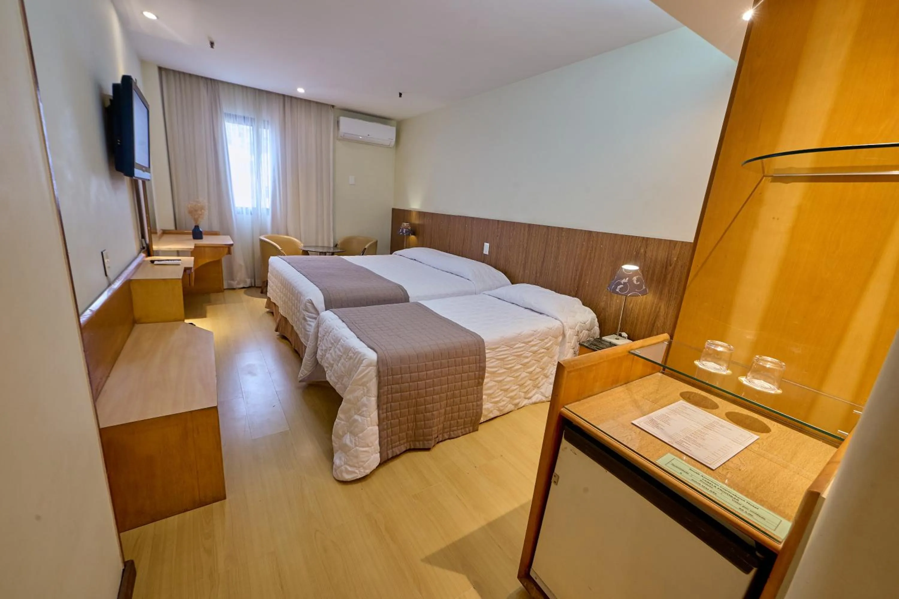 Bedroom, Bed in South American Copacabana Hotel