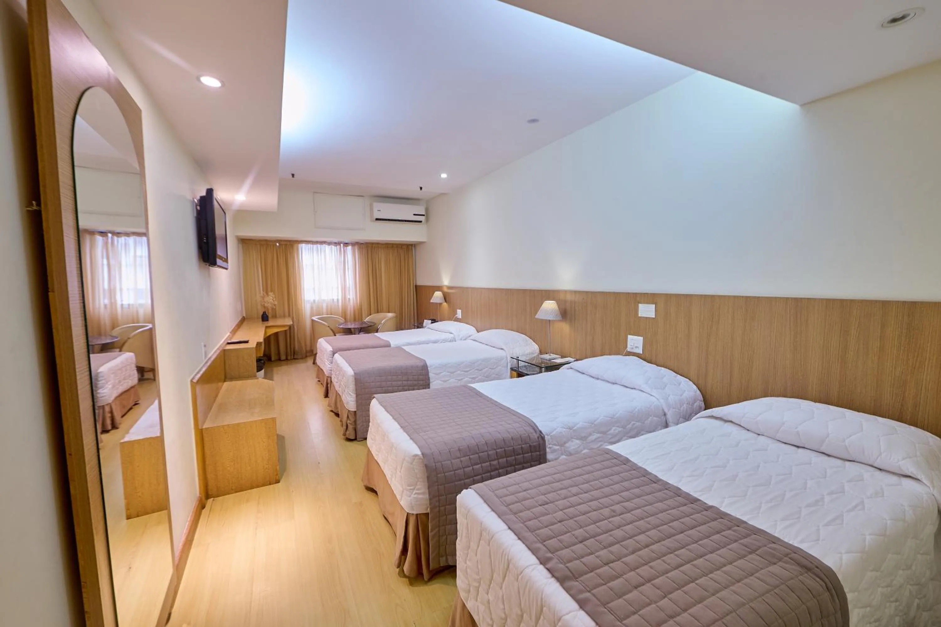 Bedroom, Bed in South American Copacabana Hotel