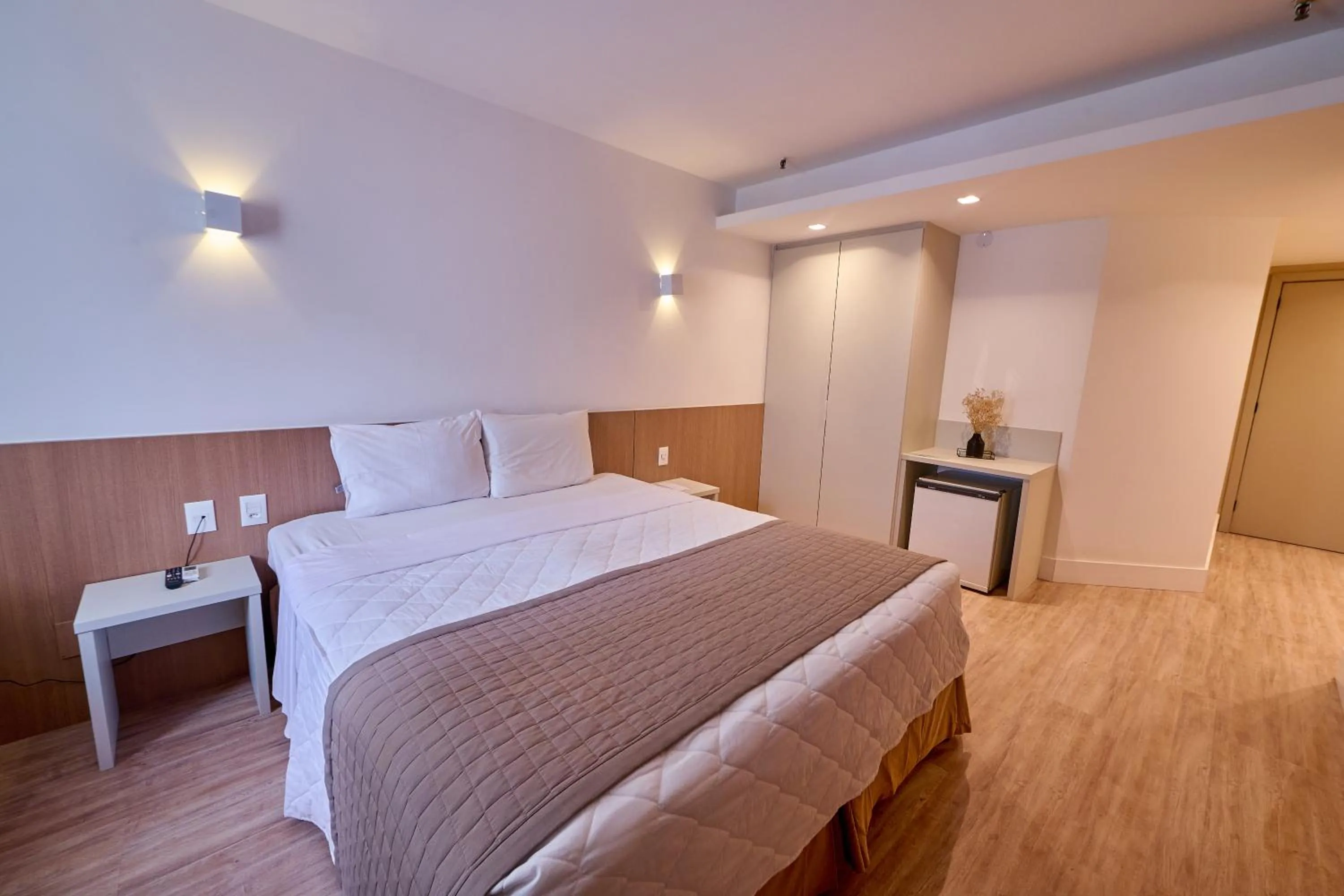 Bedroom, Bed in South American Copacabana Hotel