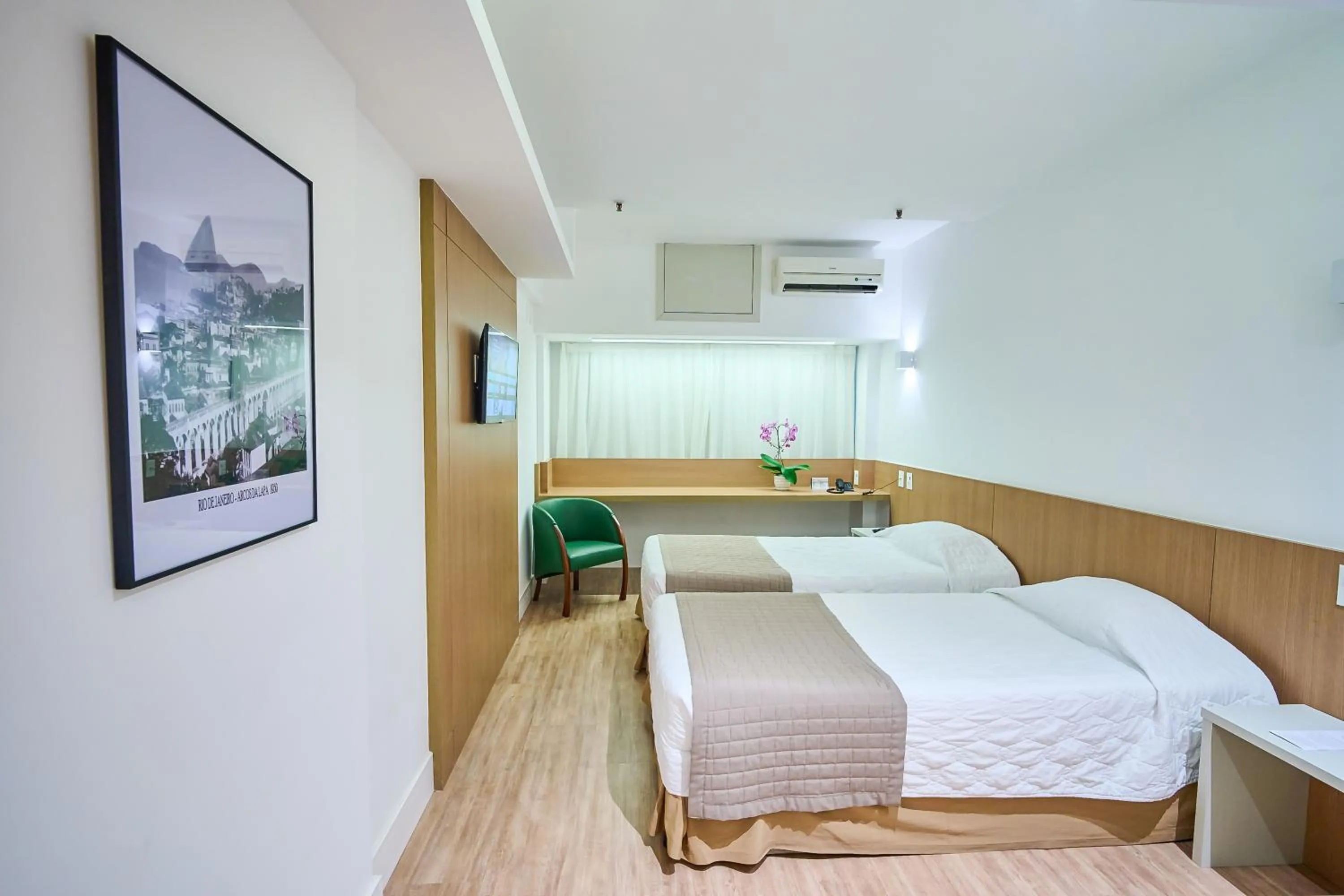 Bedroom, Bed in South American Copacabana Hotel