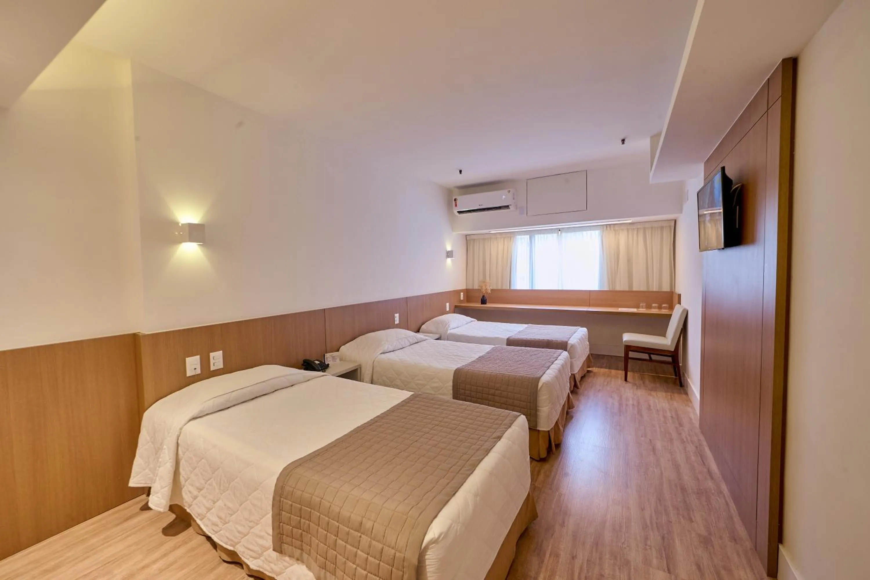 Bedroom, Bed in South American Copacabana Hotel