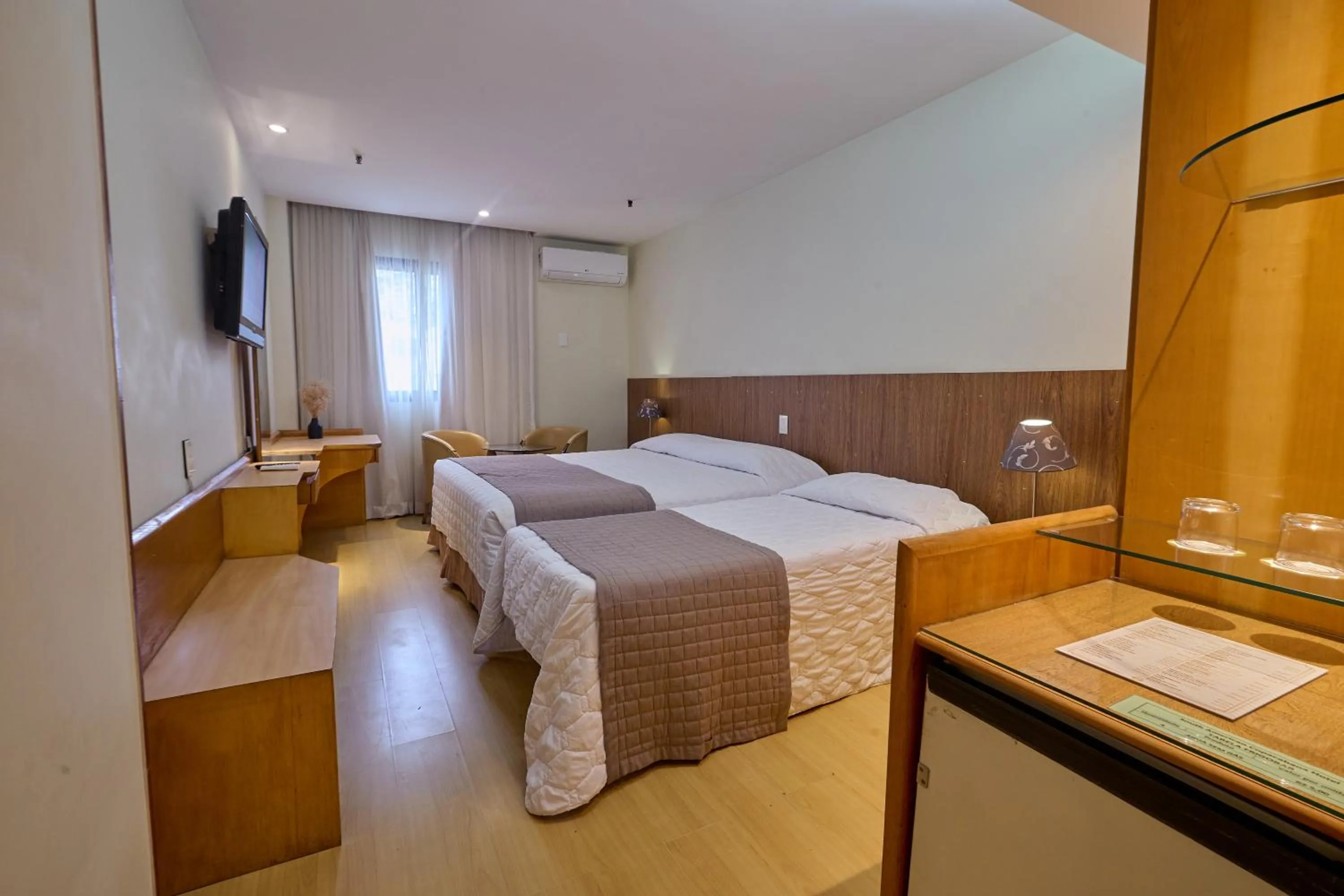 Bedroom, Bed in South American Copacabana Hotel