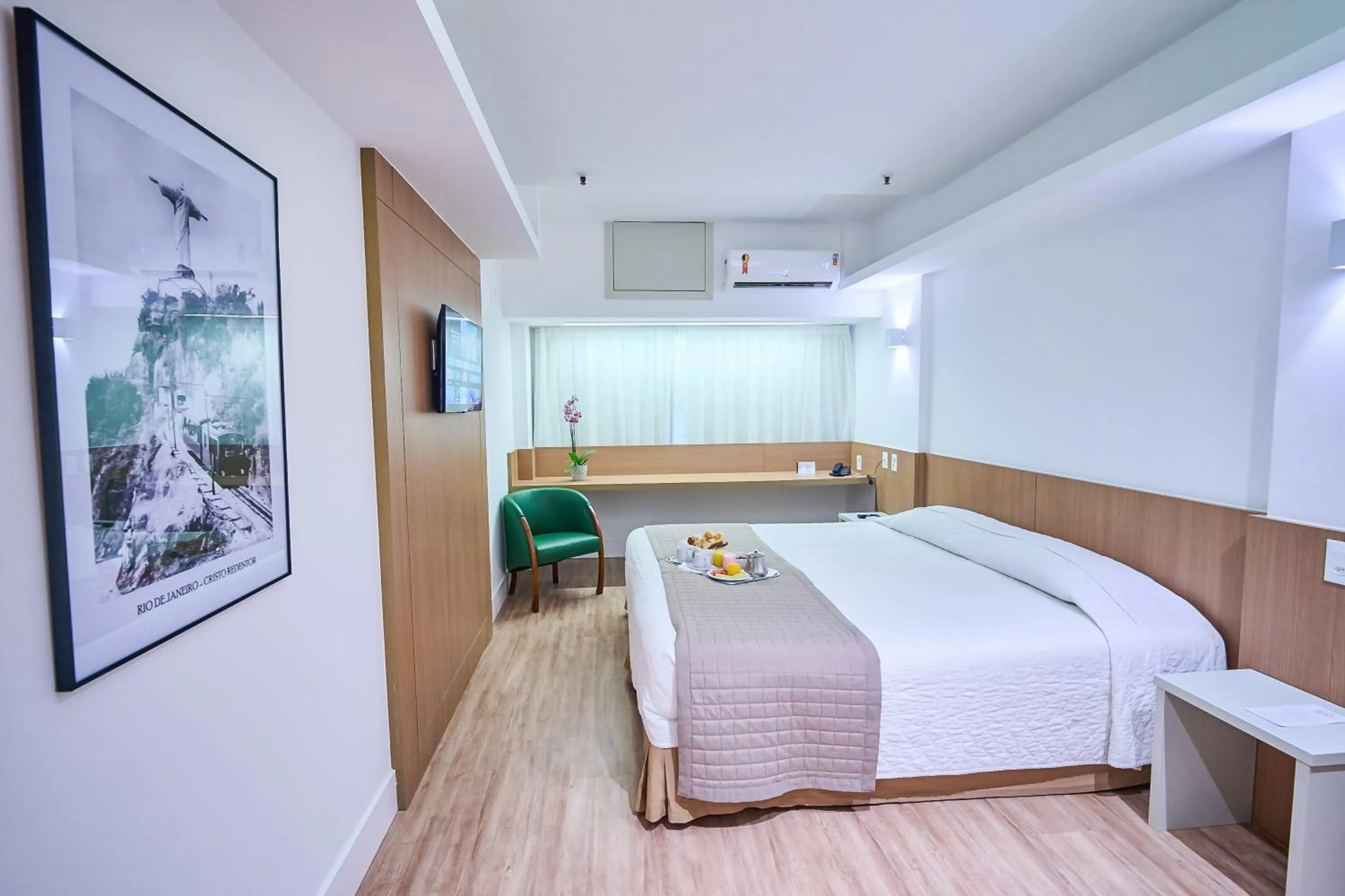 Bedroom, Bed in South American Copacabana Hotel