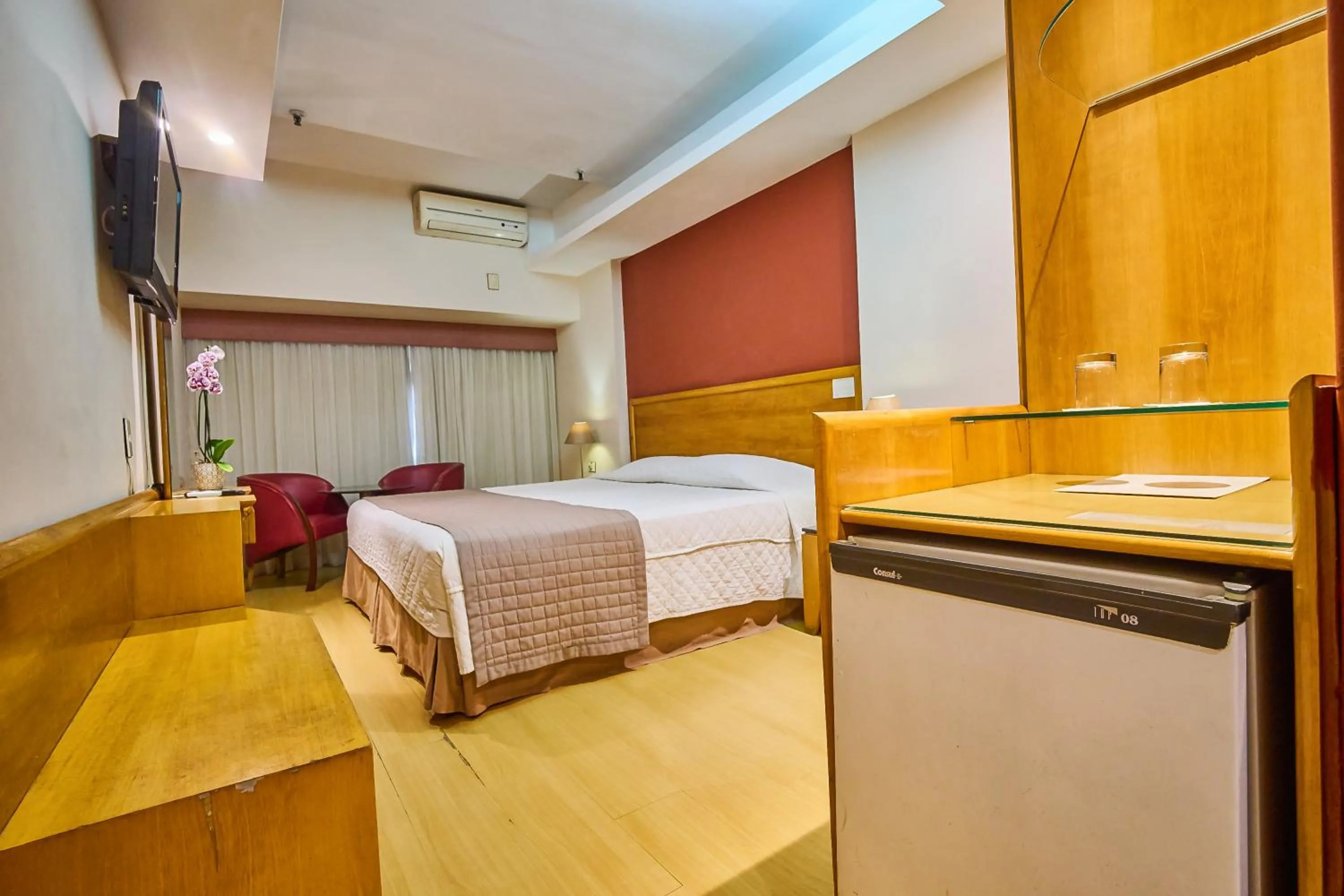 Bedroom, Bed in South American Copacabana Hotel