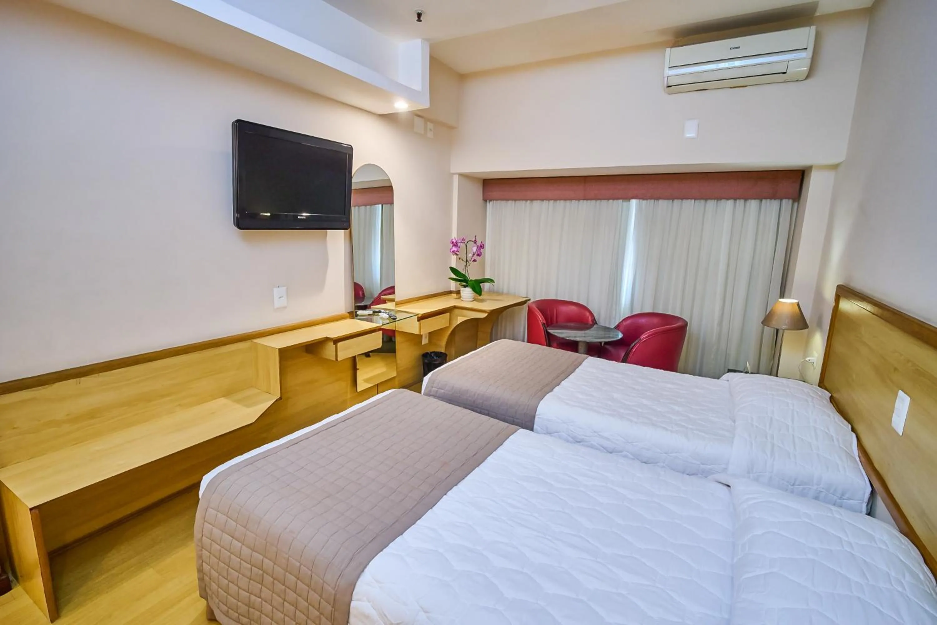 Bedroom, Bed in South American Copacabana Hotel