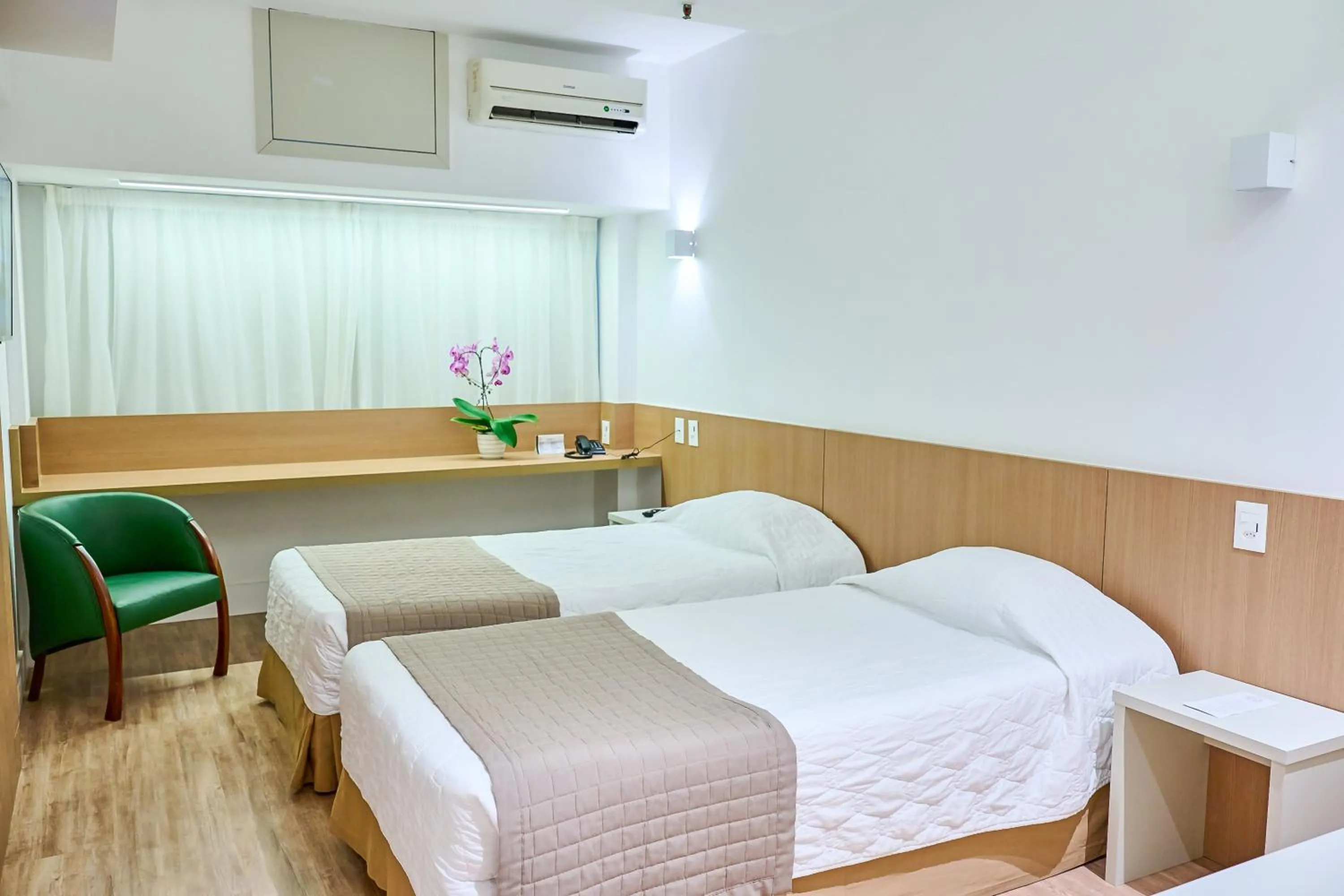 Bedroom, Bed in South American Copacabana Hotel