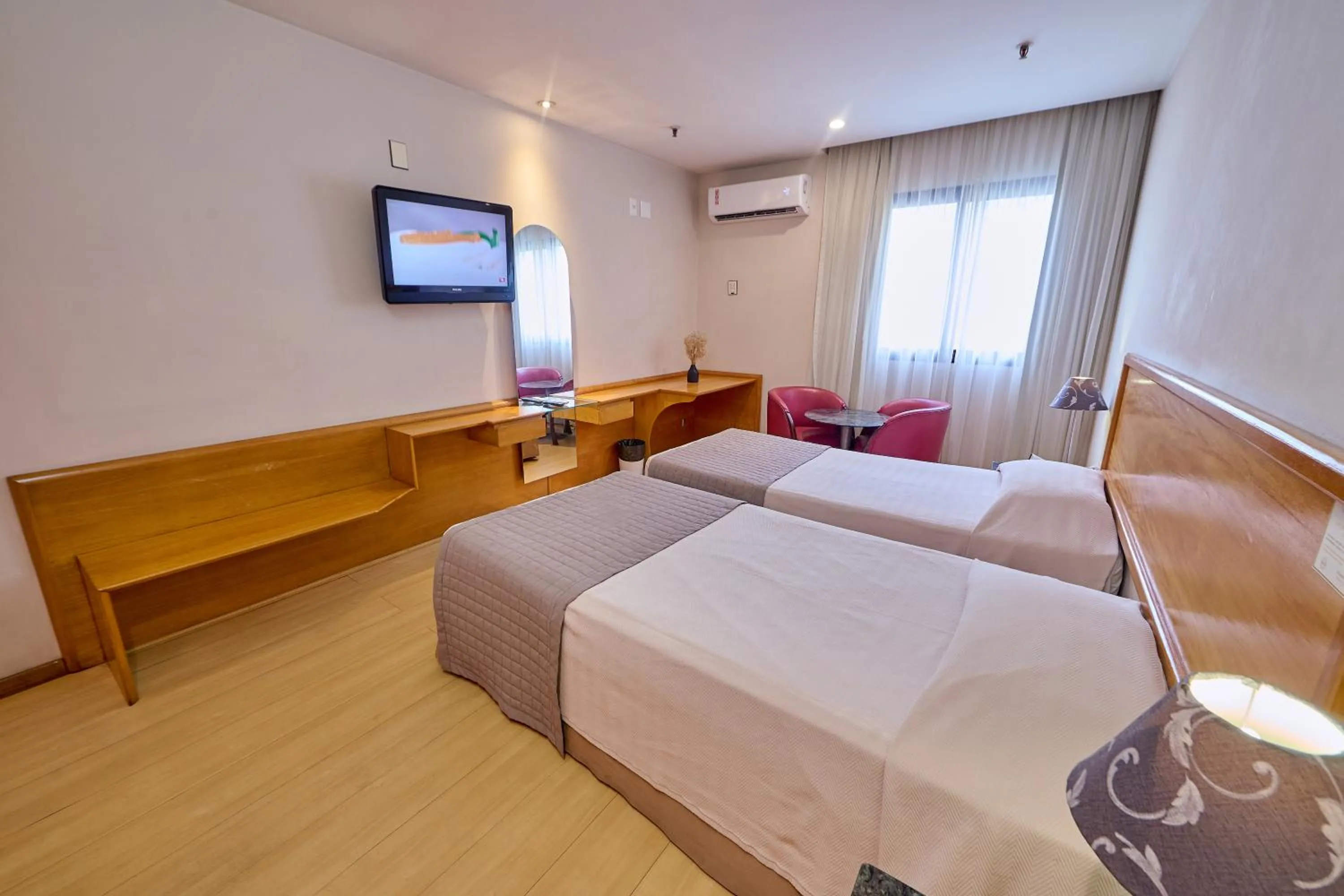 Bedroom, Bed in South American Copacabana Hotel