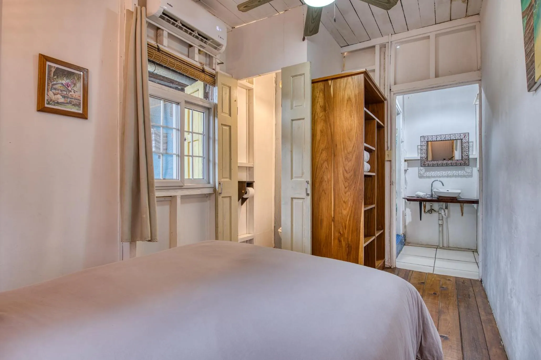 Bathroom, Bed in Saigon Bay Bed & Breakfast