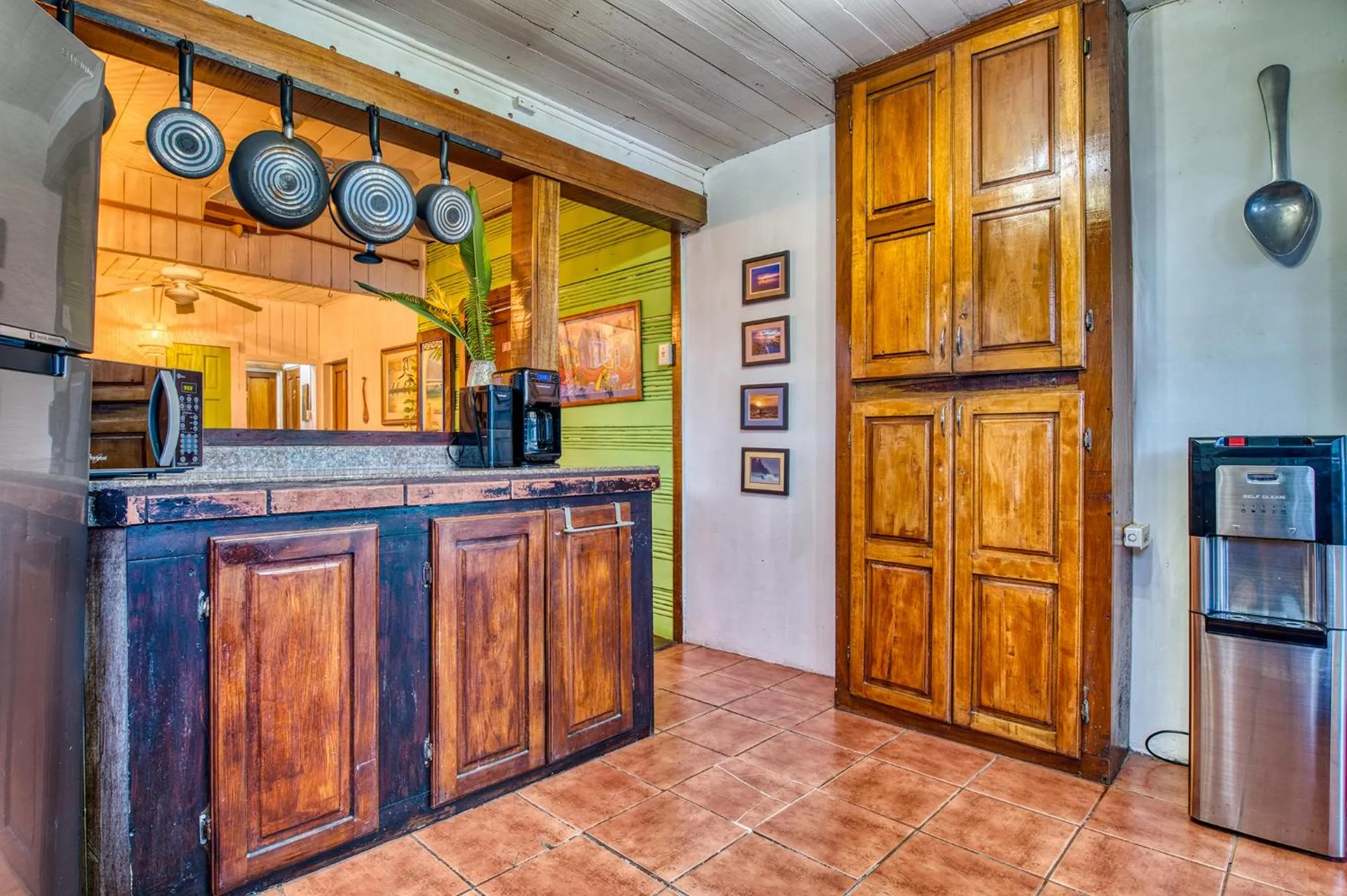 Communal kitchen in Saigon Bay Bed & Breakfast