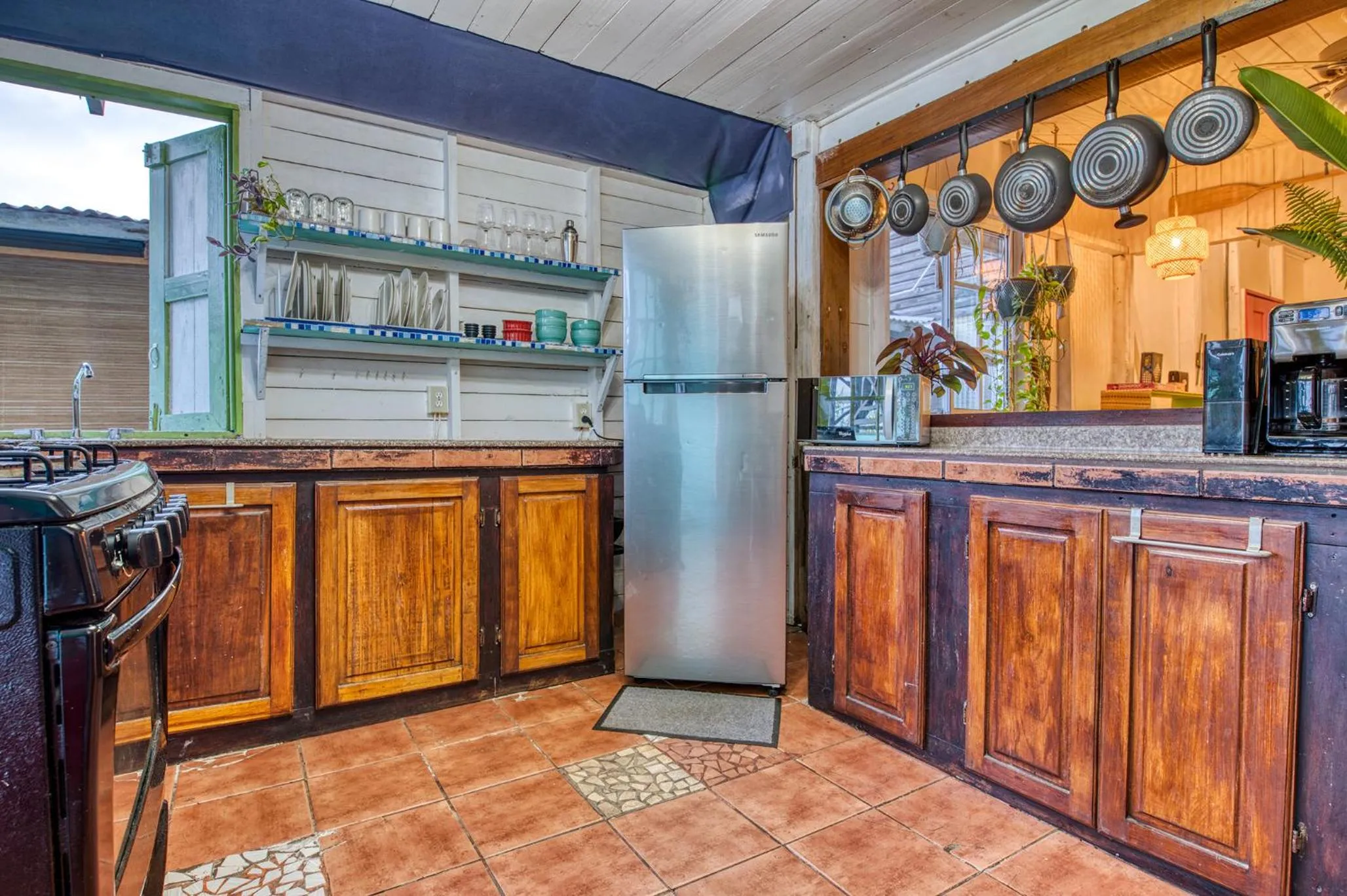 Communal kitchen in Saigon Bay Bed & Breakfast