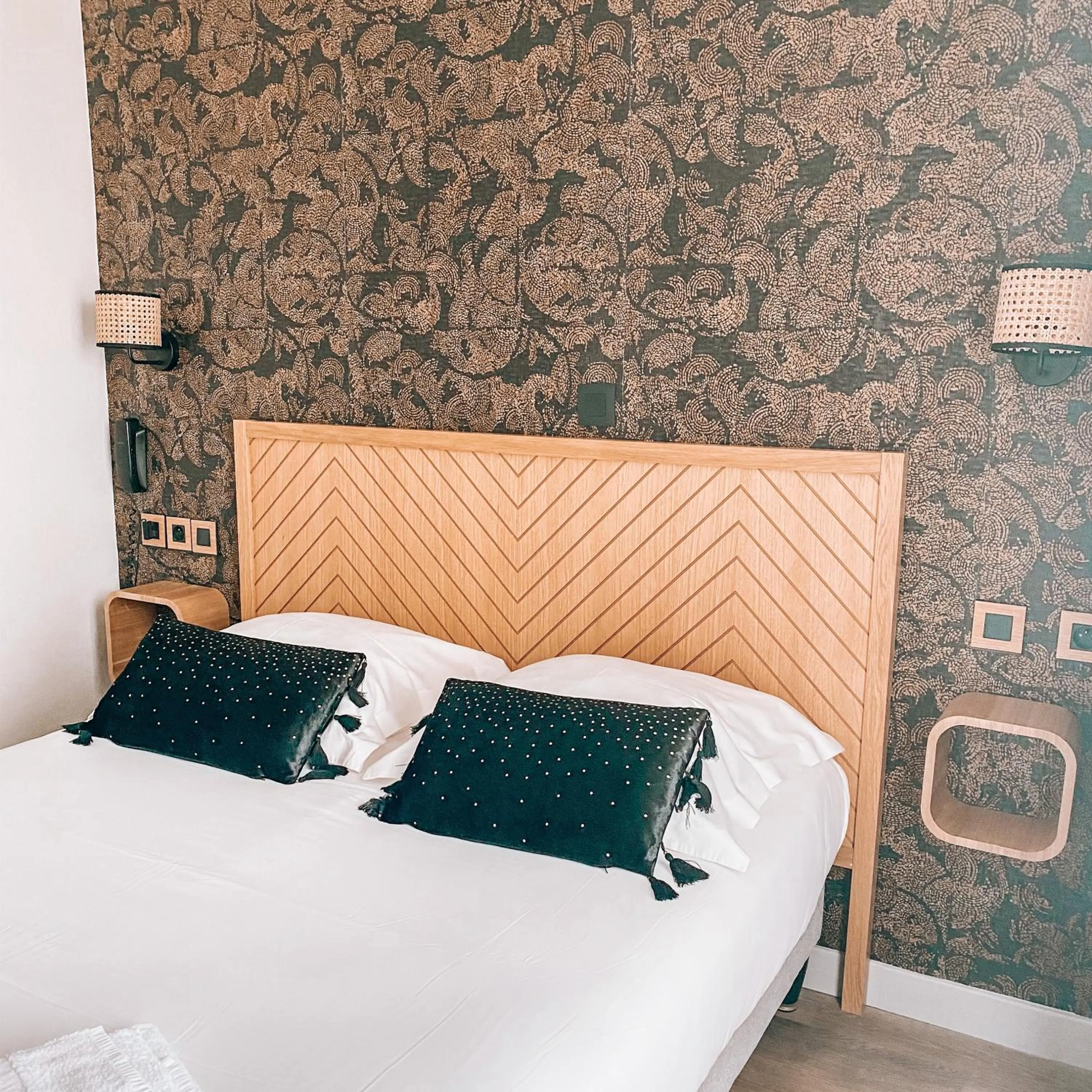 Bed in Hôtel Le Rivage vue sur mer - Châtelaillon-plage