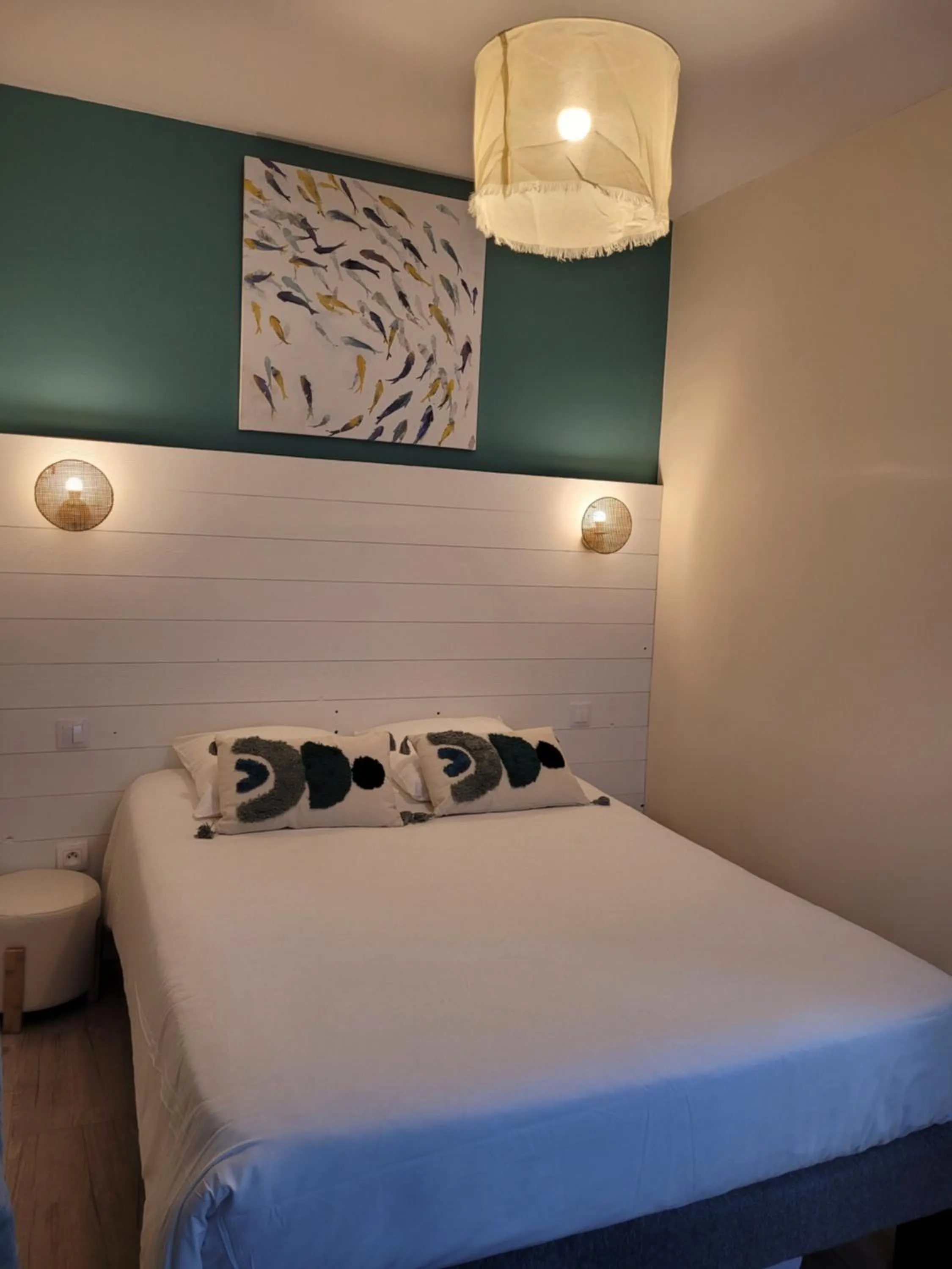 Bed in Hôtel Le Rivage vue sur mer - Châtelaillon-plage