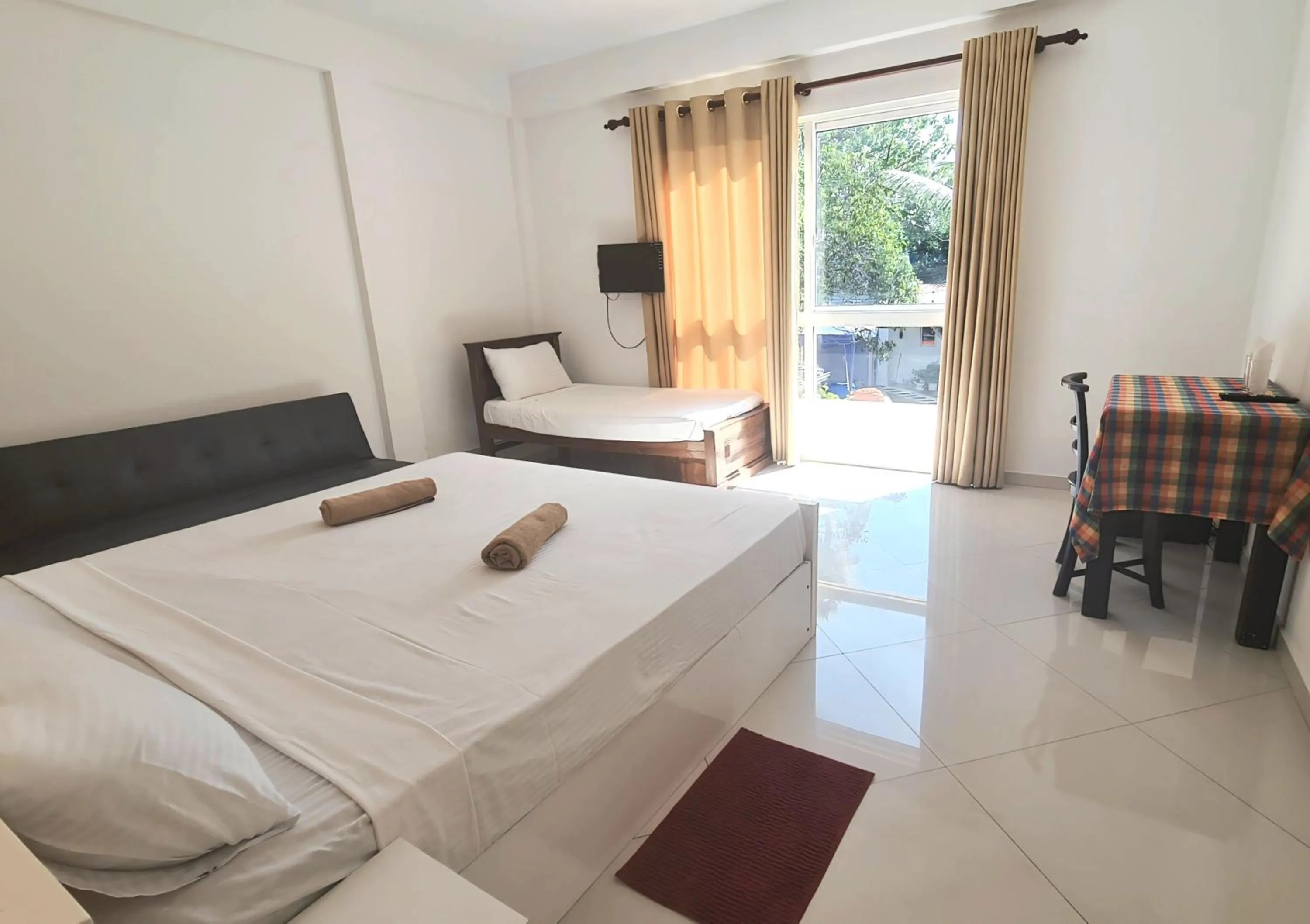 Photo of the whole room, Bed in Hotel Good Life Unawatuna