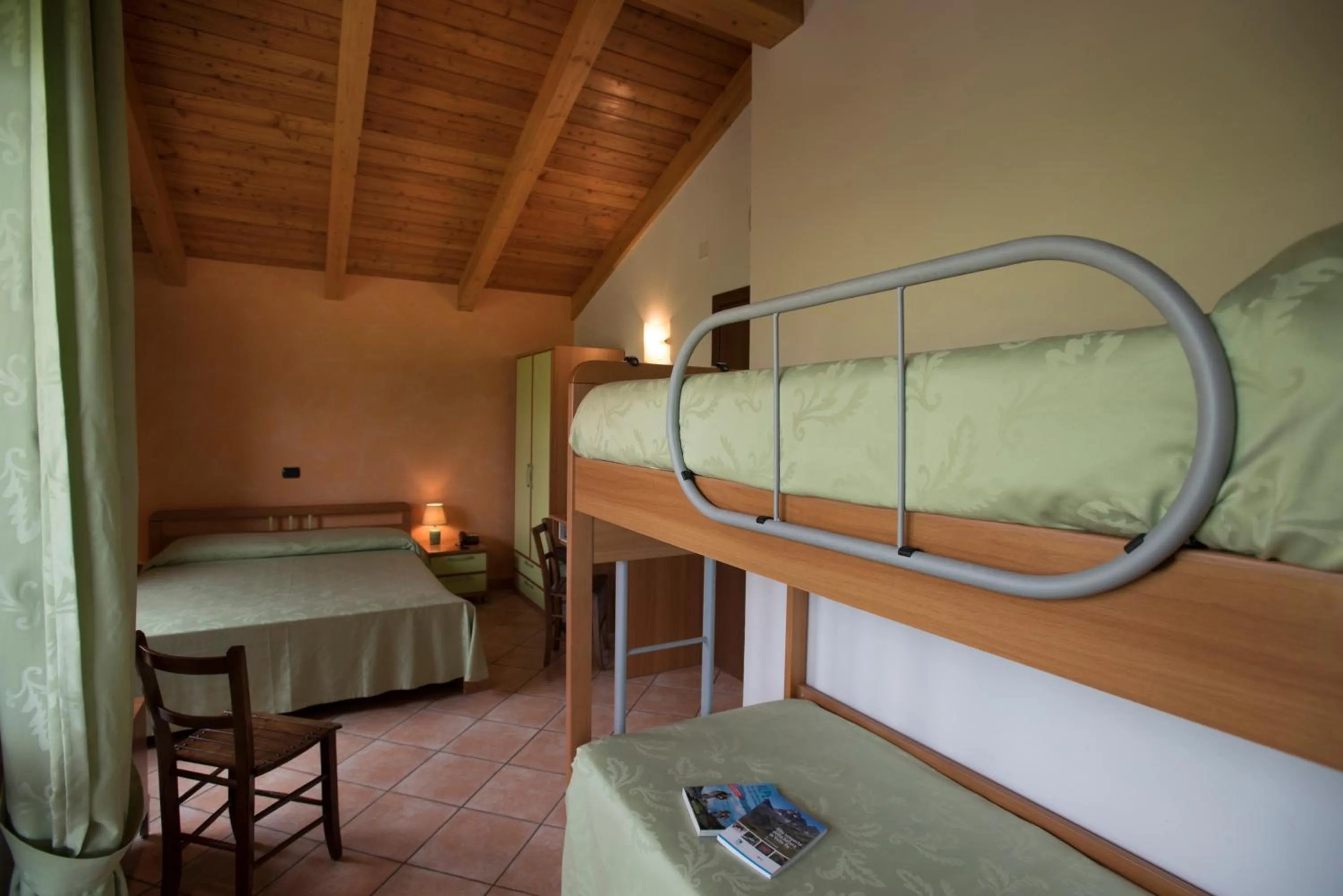 bunk bed, Bed in Hotel la Colletta