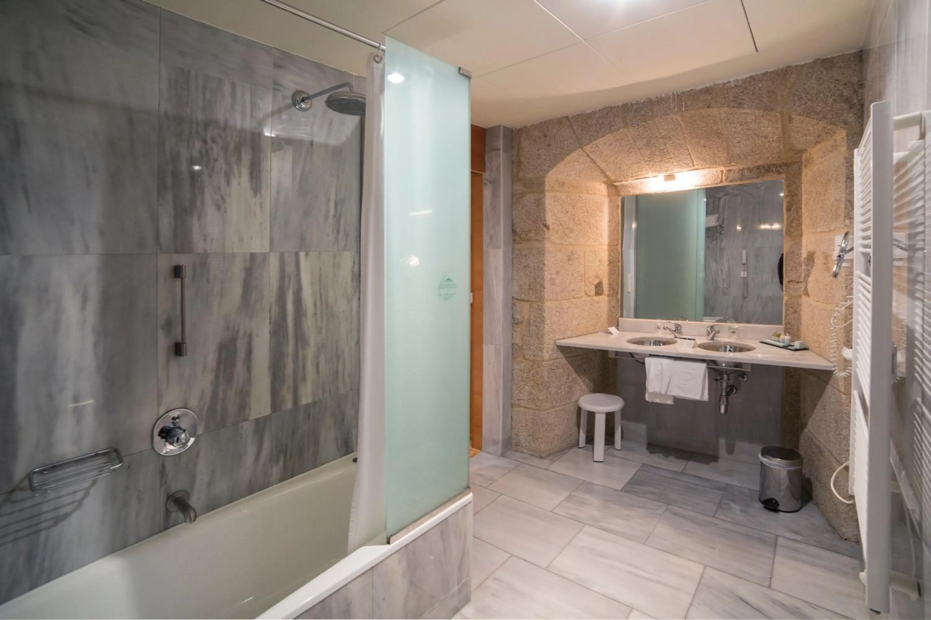 Bathroom in Parador de Santo Estevo