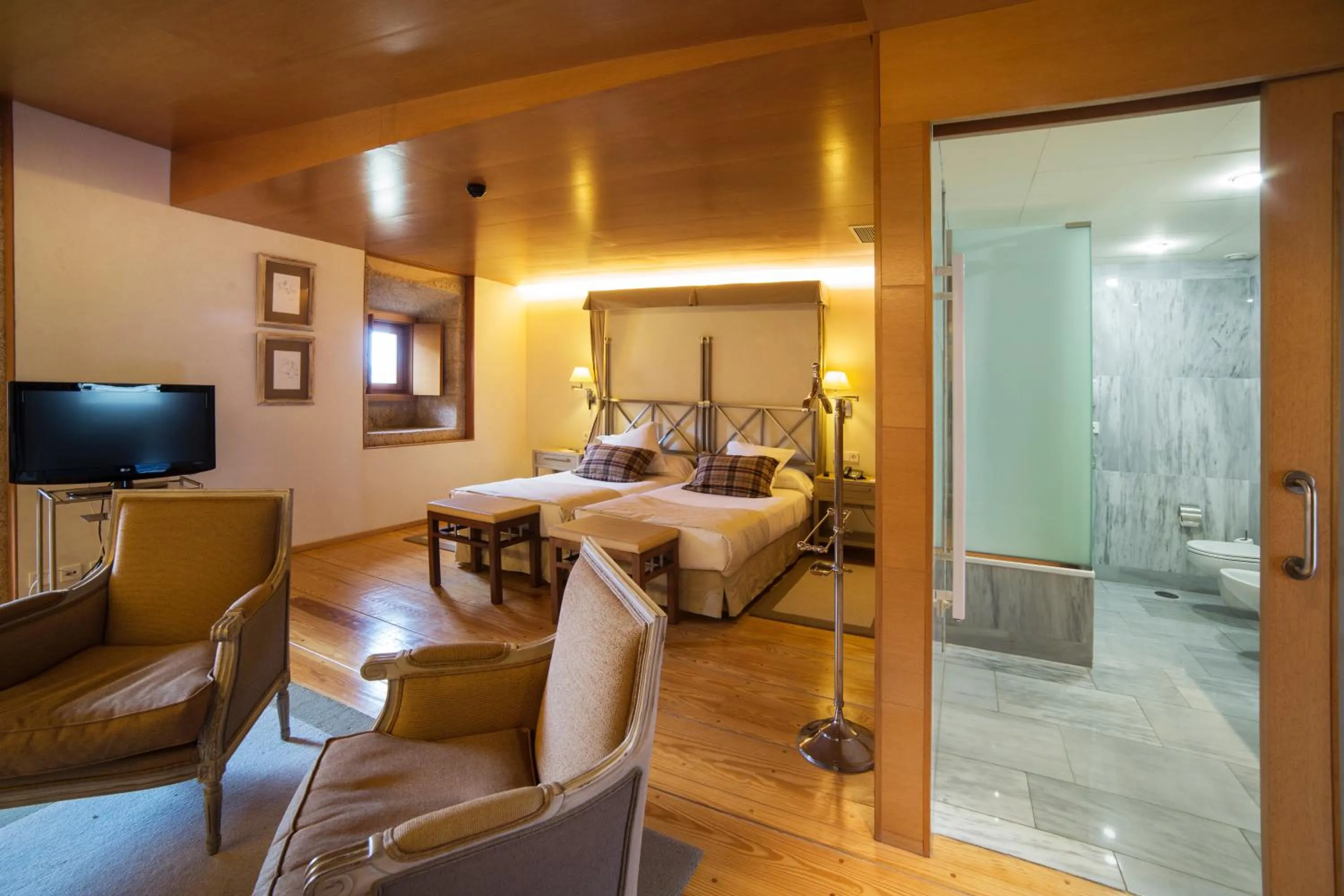 Photo of the whole room in Parador de Santo Estevo