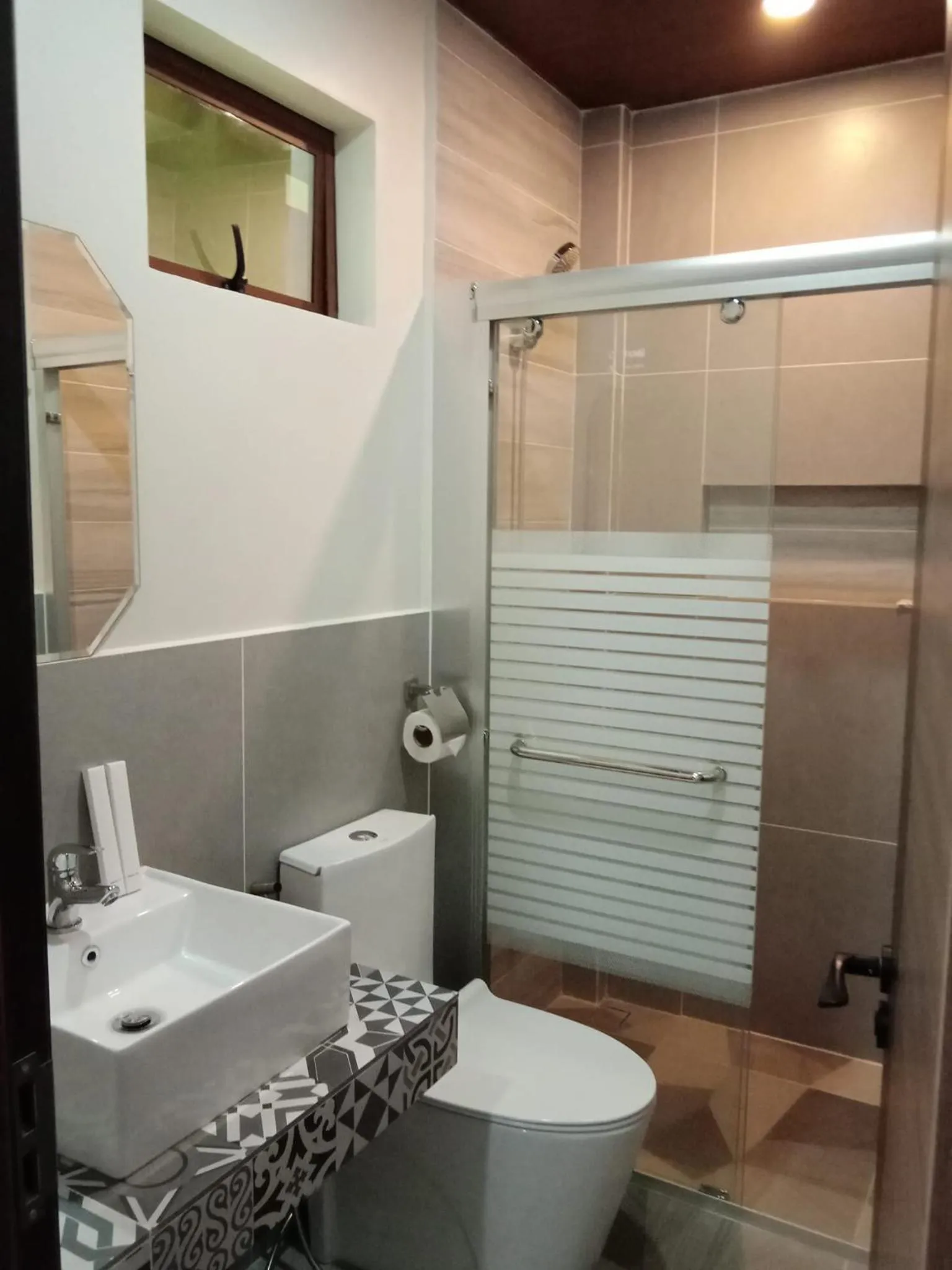 Shower in Bugnaw Si-e Beach Resort