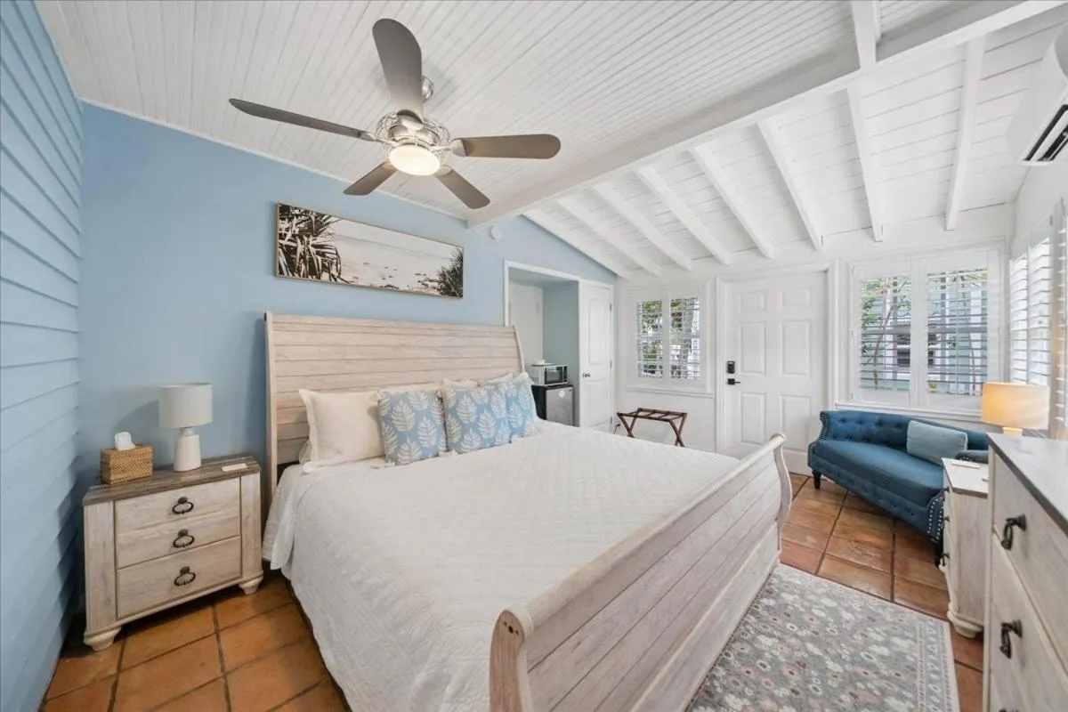 Bedroom, Bed in SeaGlass Inn Bed and Breakfast
