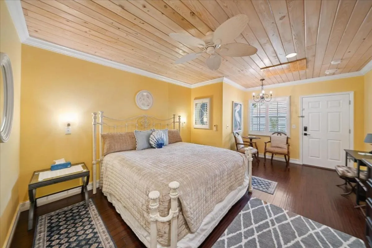 Bedroom, Bed in SeaGlass Inn Bed and Breakfast