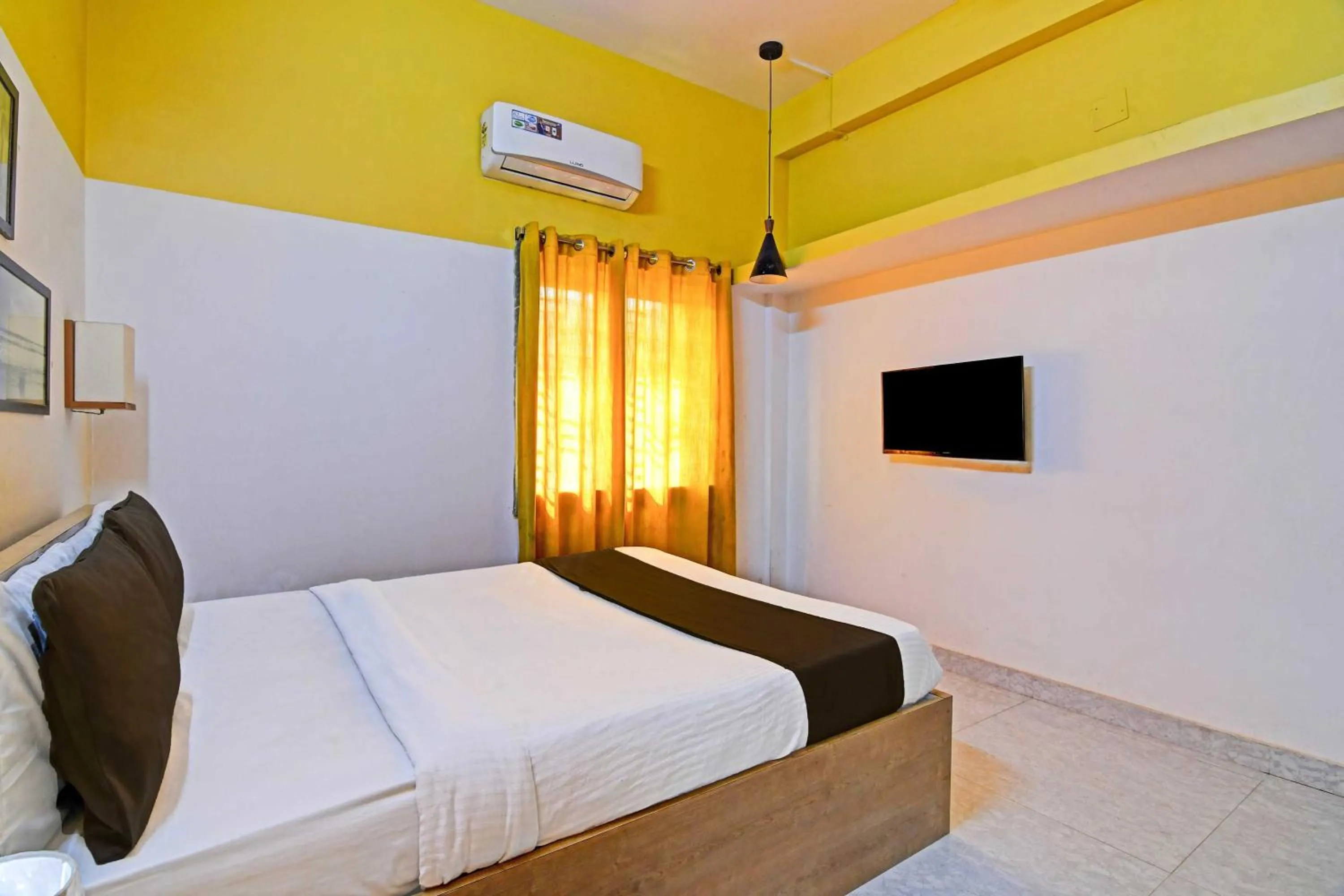 Bedroom, Bed in Hotel O Modern Stay Near ITER