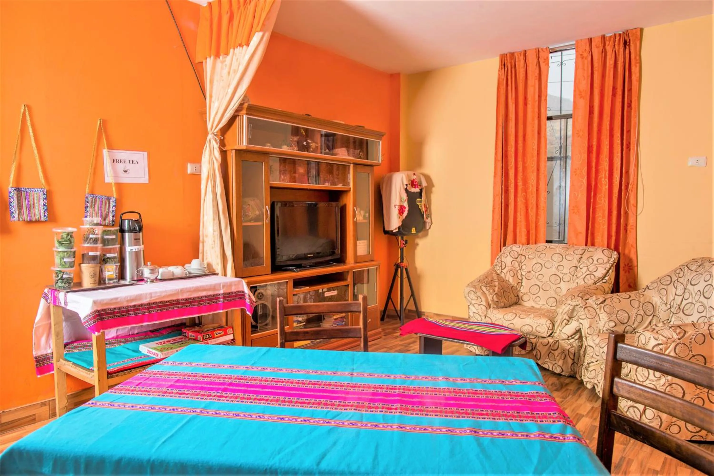 Communal lounge/ TV room in Rumi Wasi