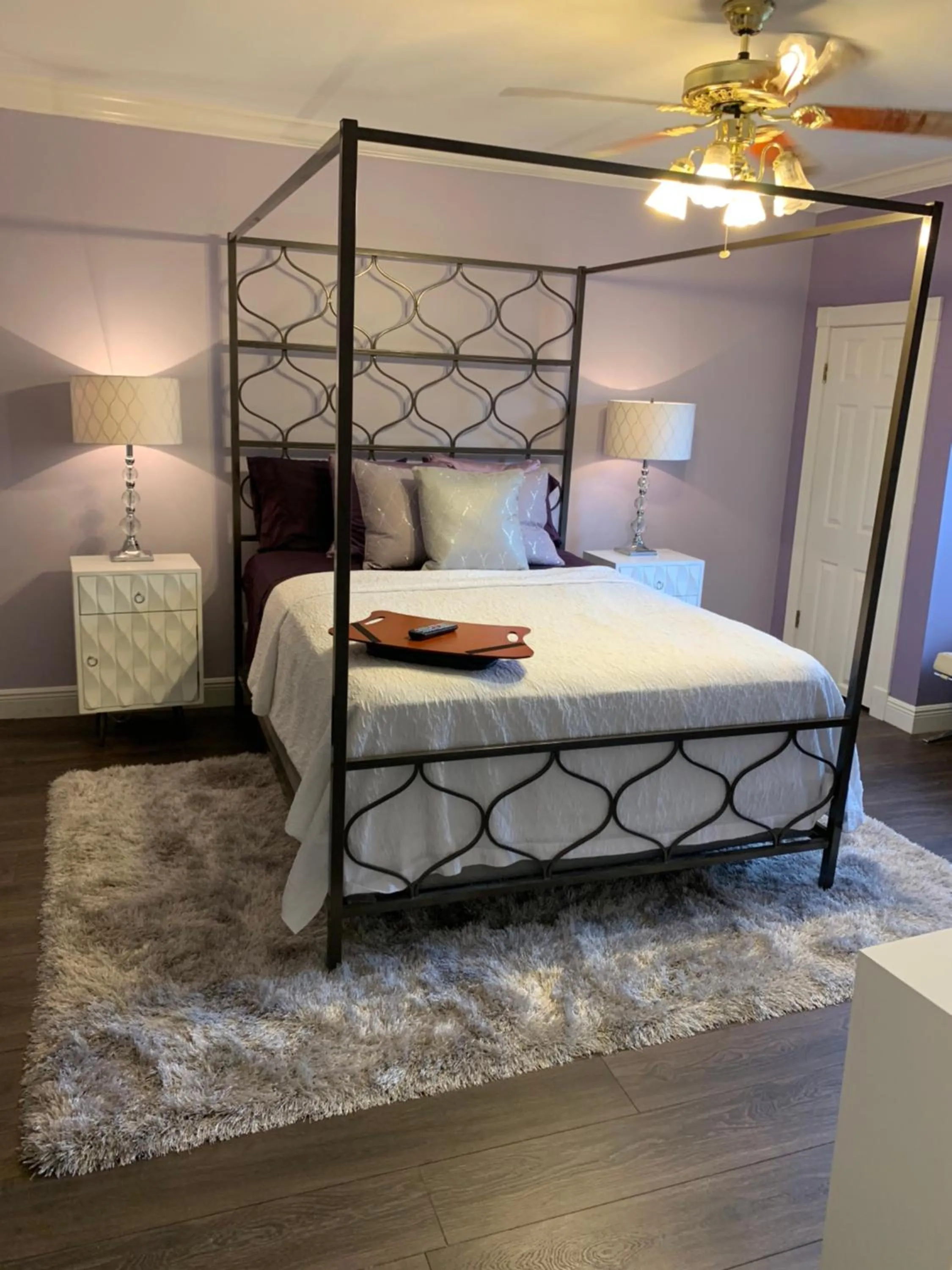 Bed in Huffman House Bed & Breakfast