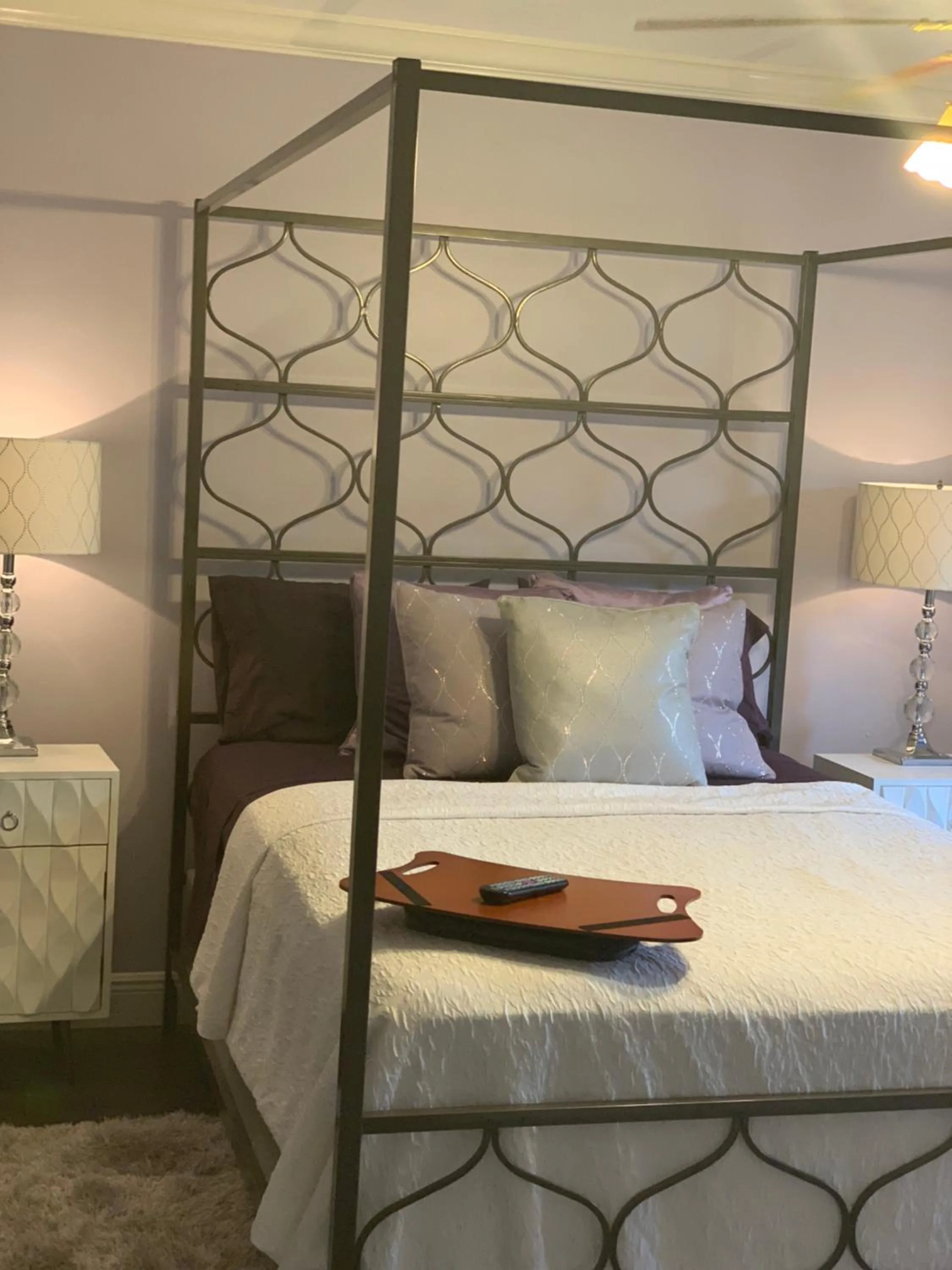 Bed in Huffman House Bed & Breakfast