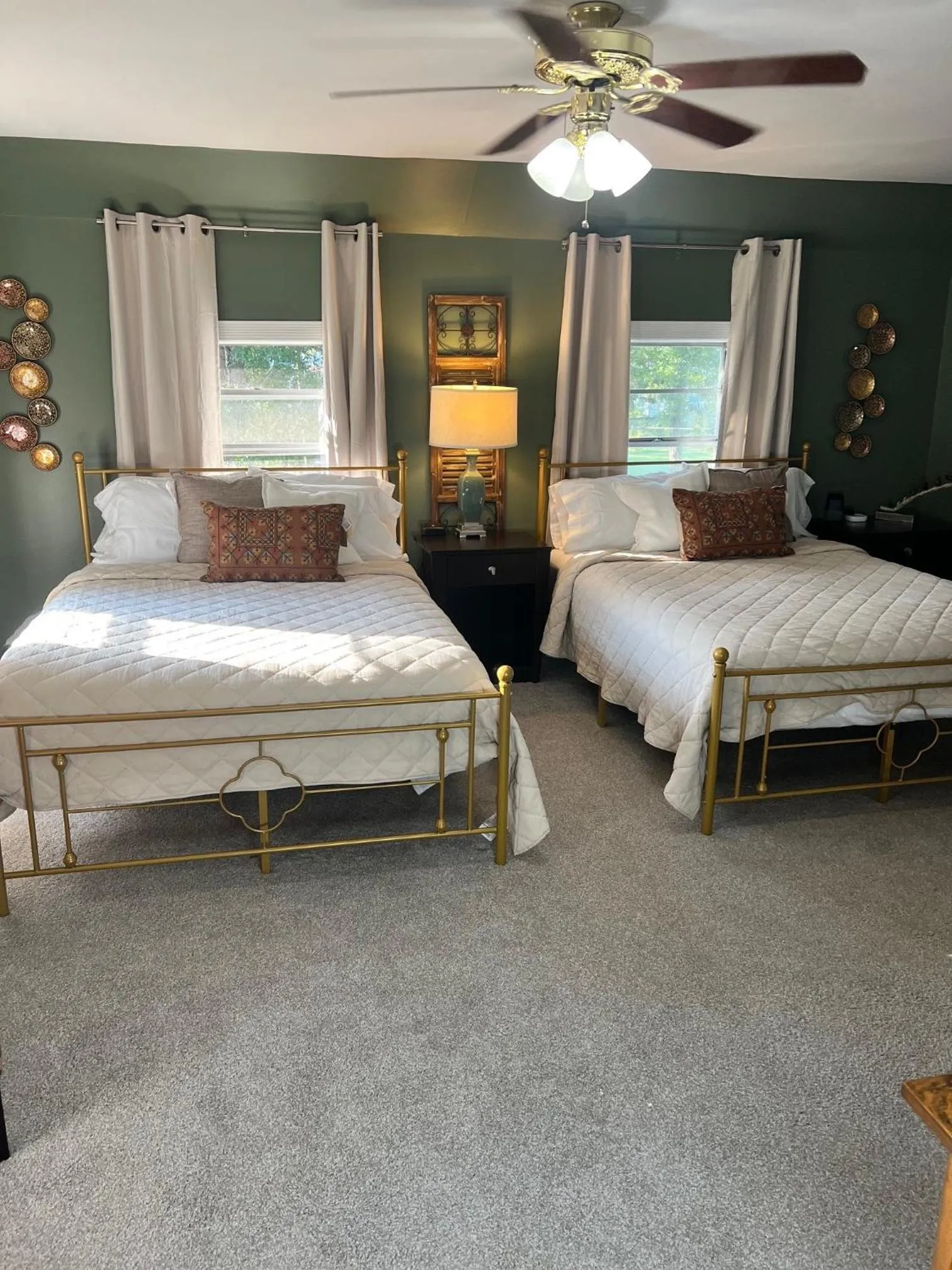 Bed in Huffman House Bed & Breakfast